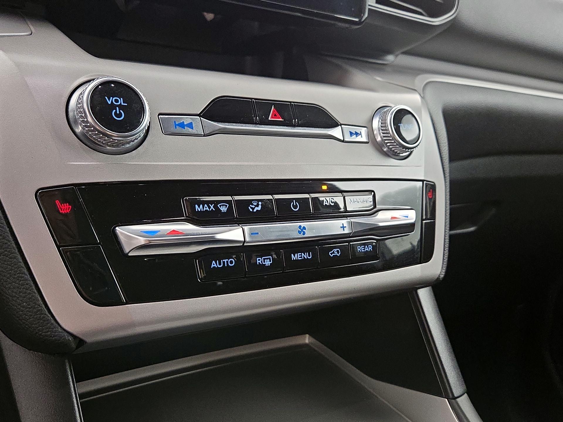 Thumbnail: 2023 Ford Explorer - 16