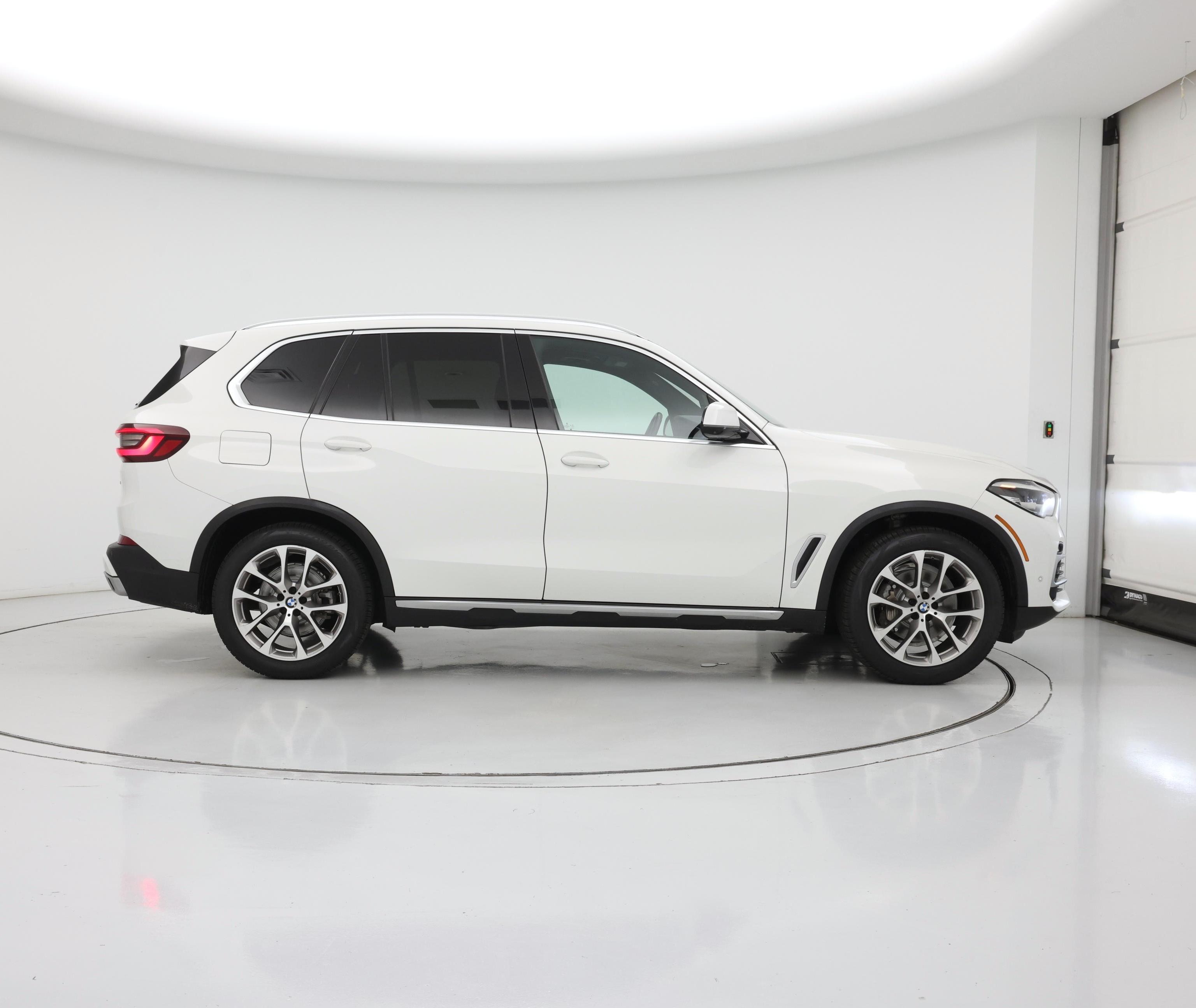 Thumbnail: 2021 BMW X5 - 7