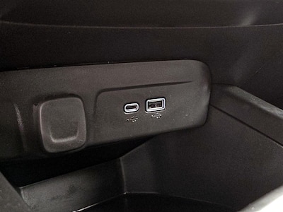 USB/AUX Ports