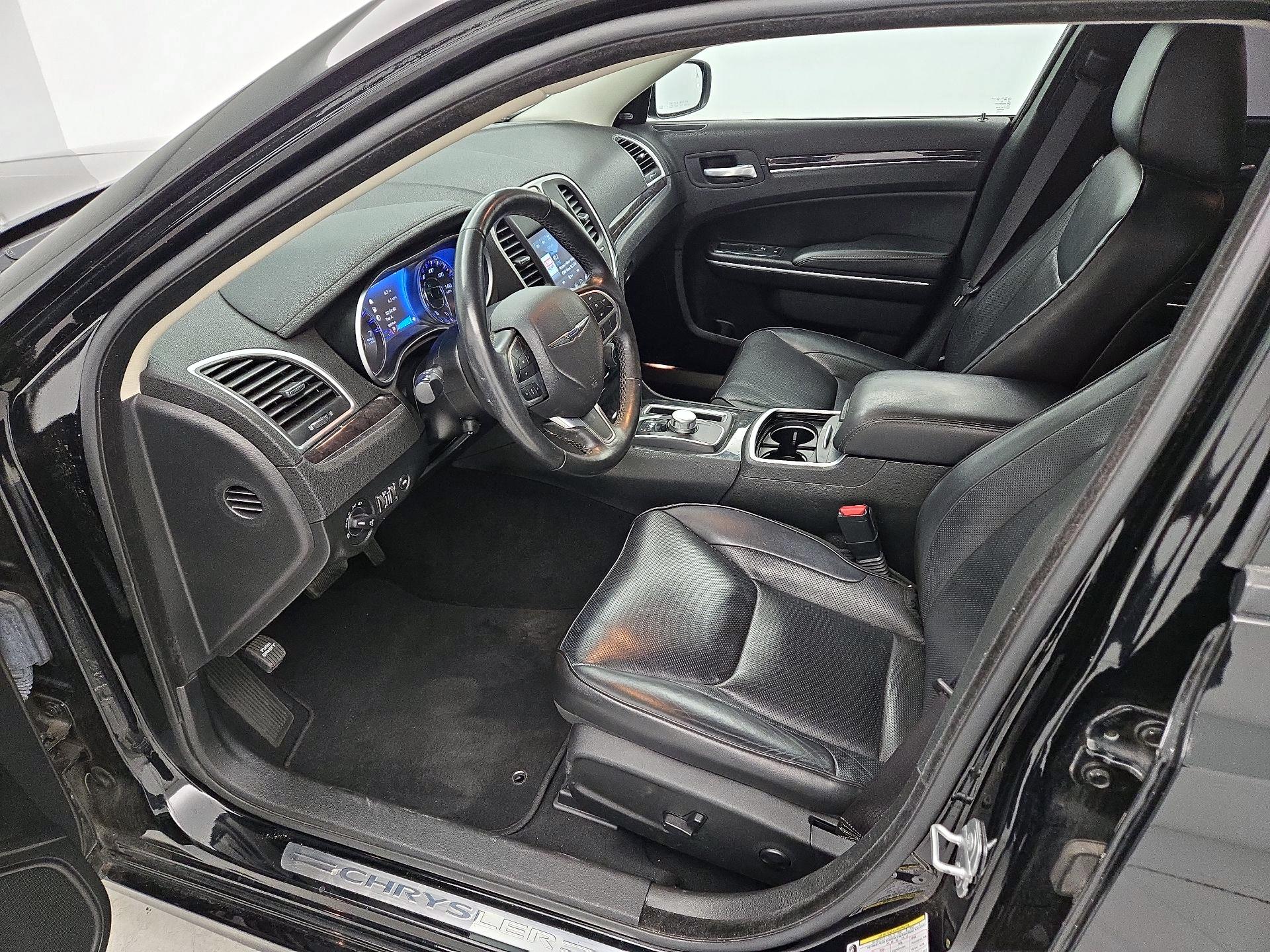 Thumbnail: 2022 Chrysler 300 - 11