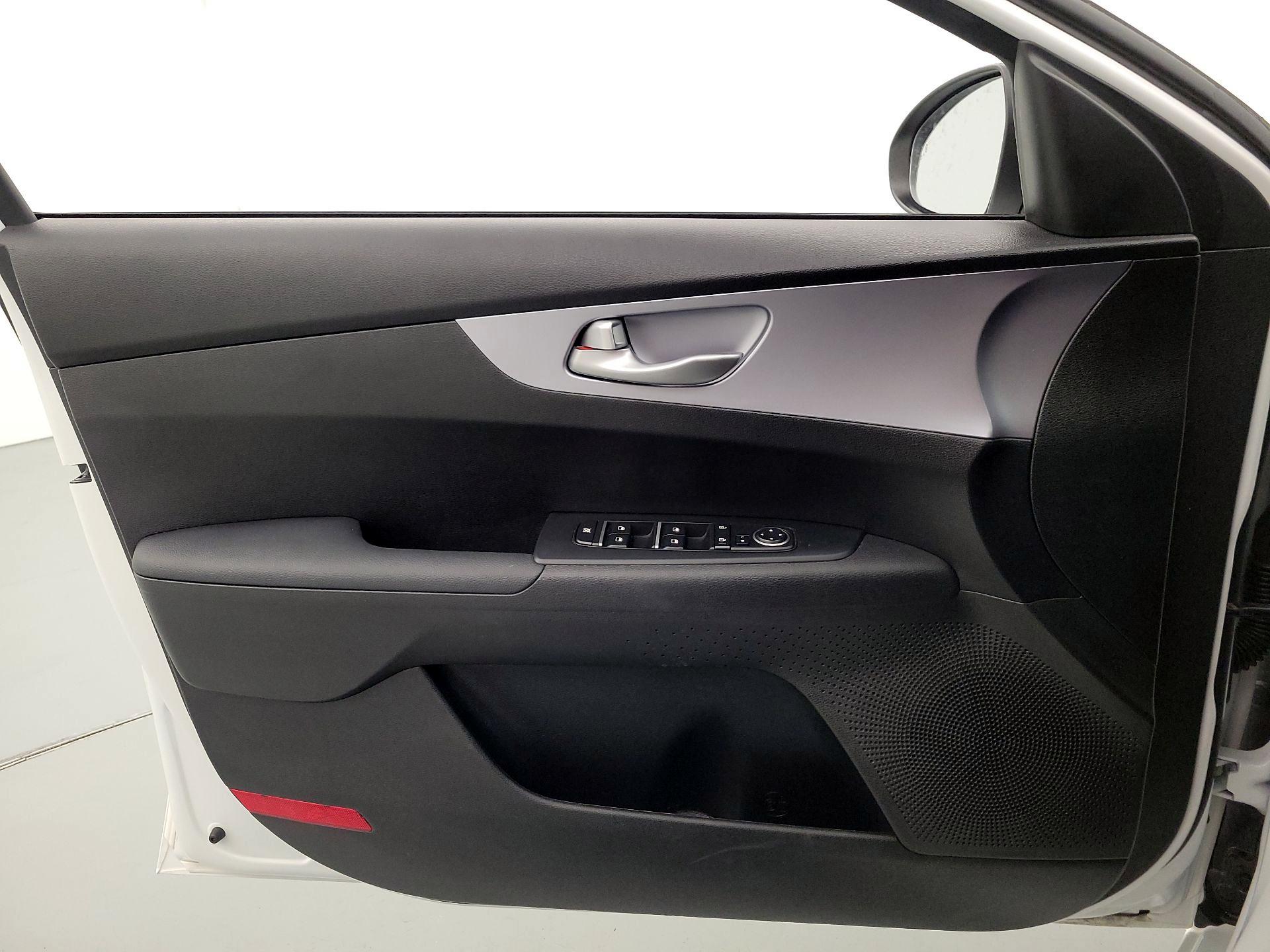 Thumbnail: 2022 Kia Forte - 12