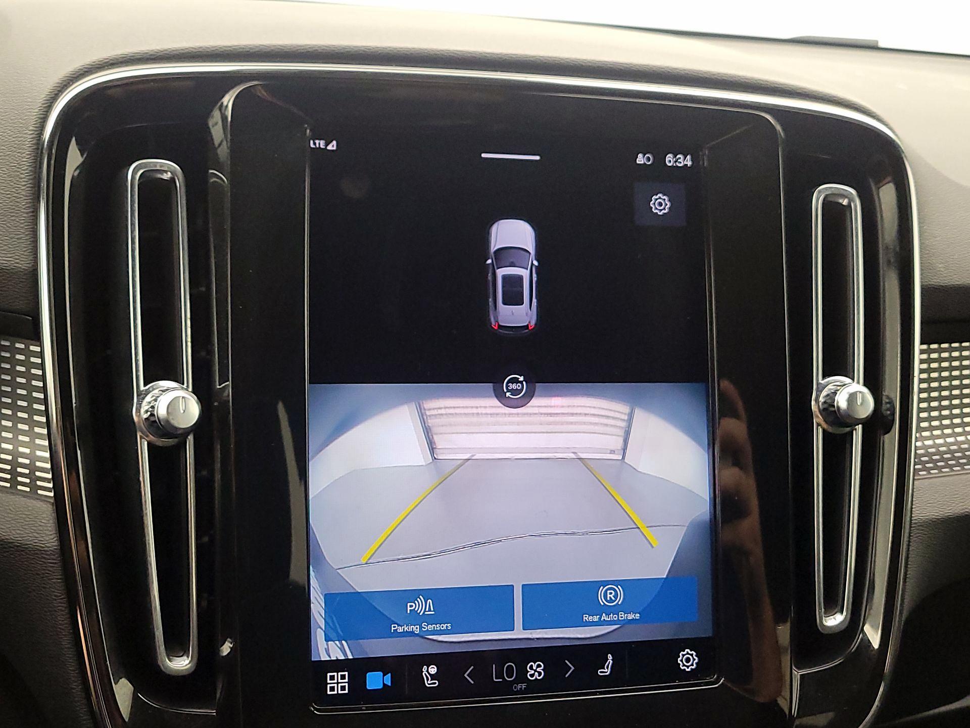 Thumbnail: 2022 Volvo XC40 - 14