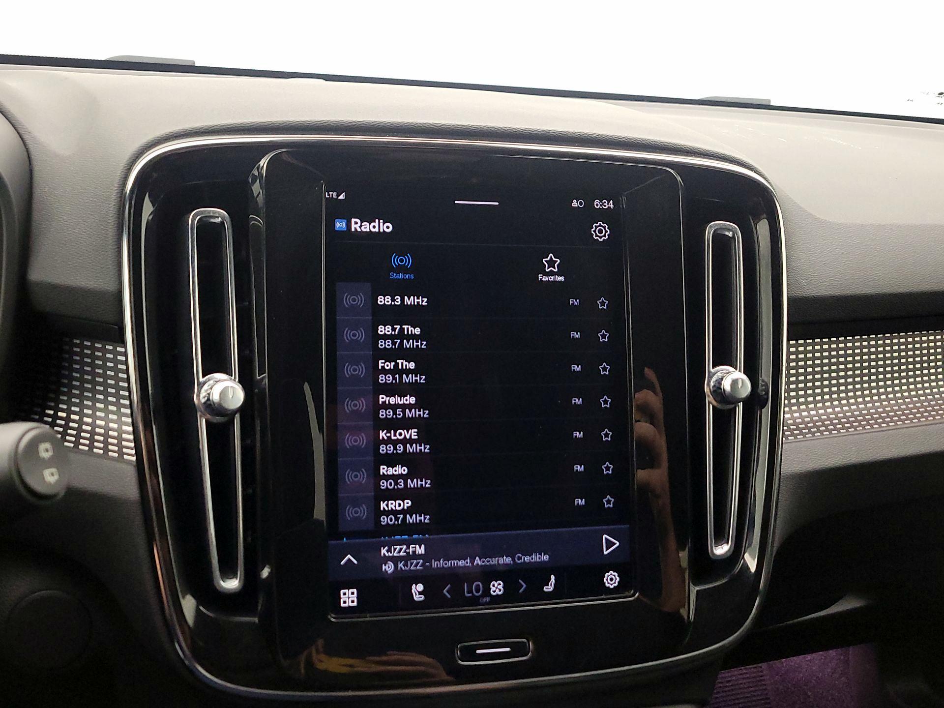 Thumbnail: 2022 Volvo XC40 - 15