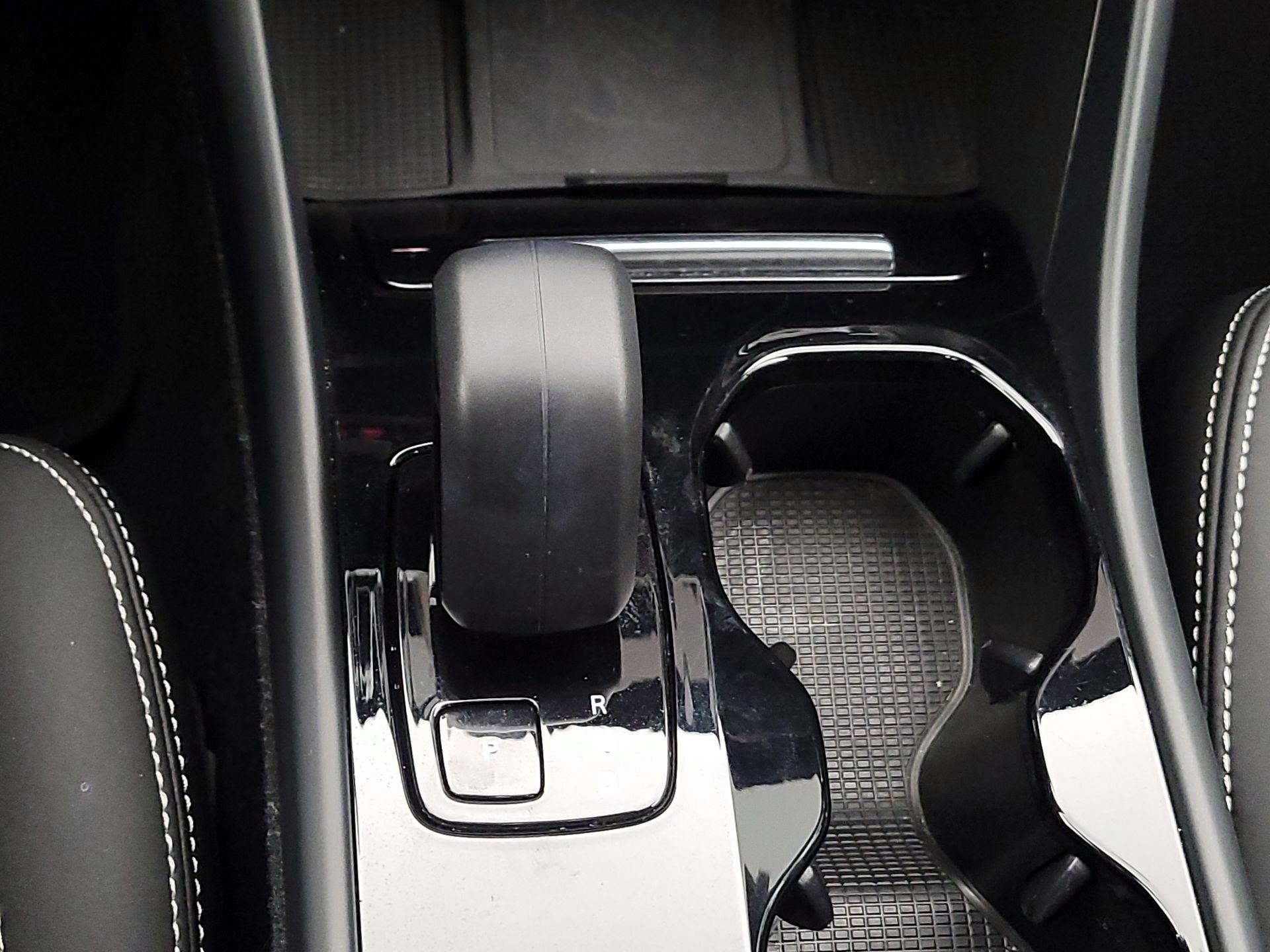 Thumbnail: 2022 Volvo XC40 - 17