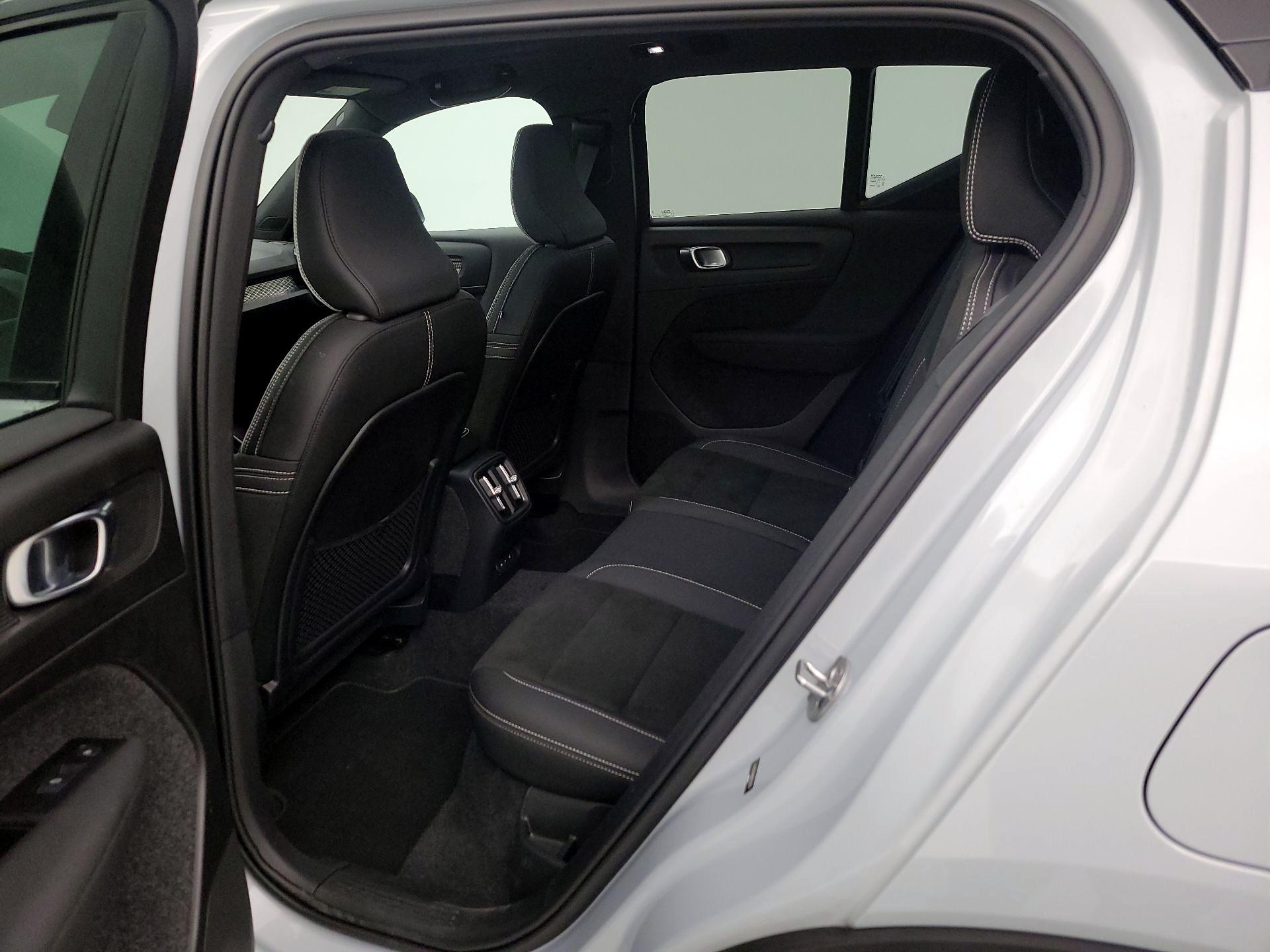 Thumbnail: 2022 Volvo XC40 - 20