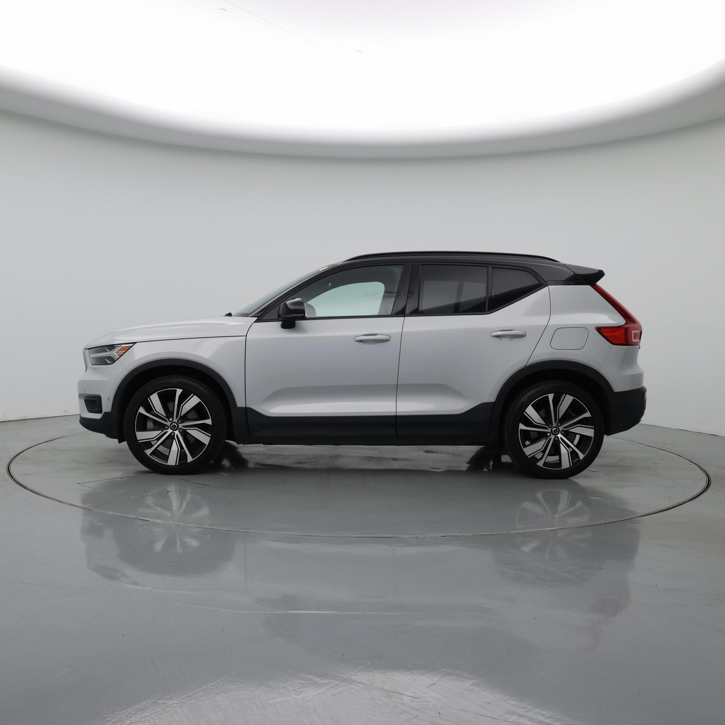 Thumbnail: 2022 Volvo XC40 - 3