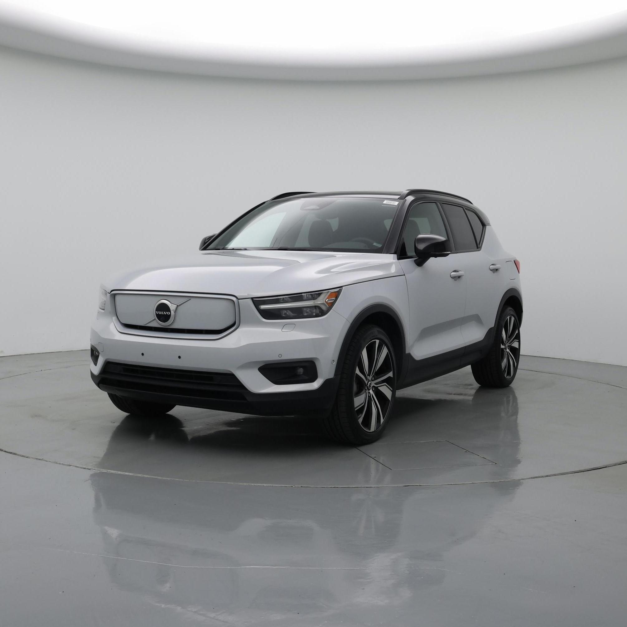 Thumbnail: 2022 Volvo XC40 - 4