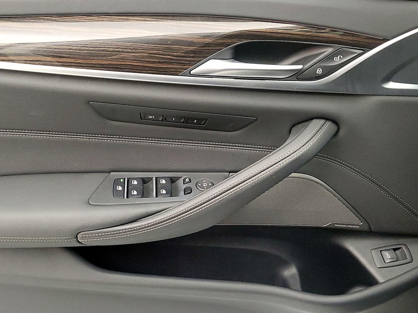 2023 BMW 5 Series 530i - Photo 13