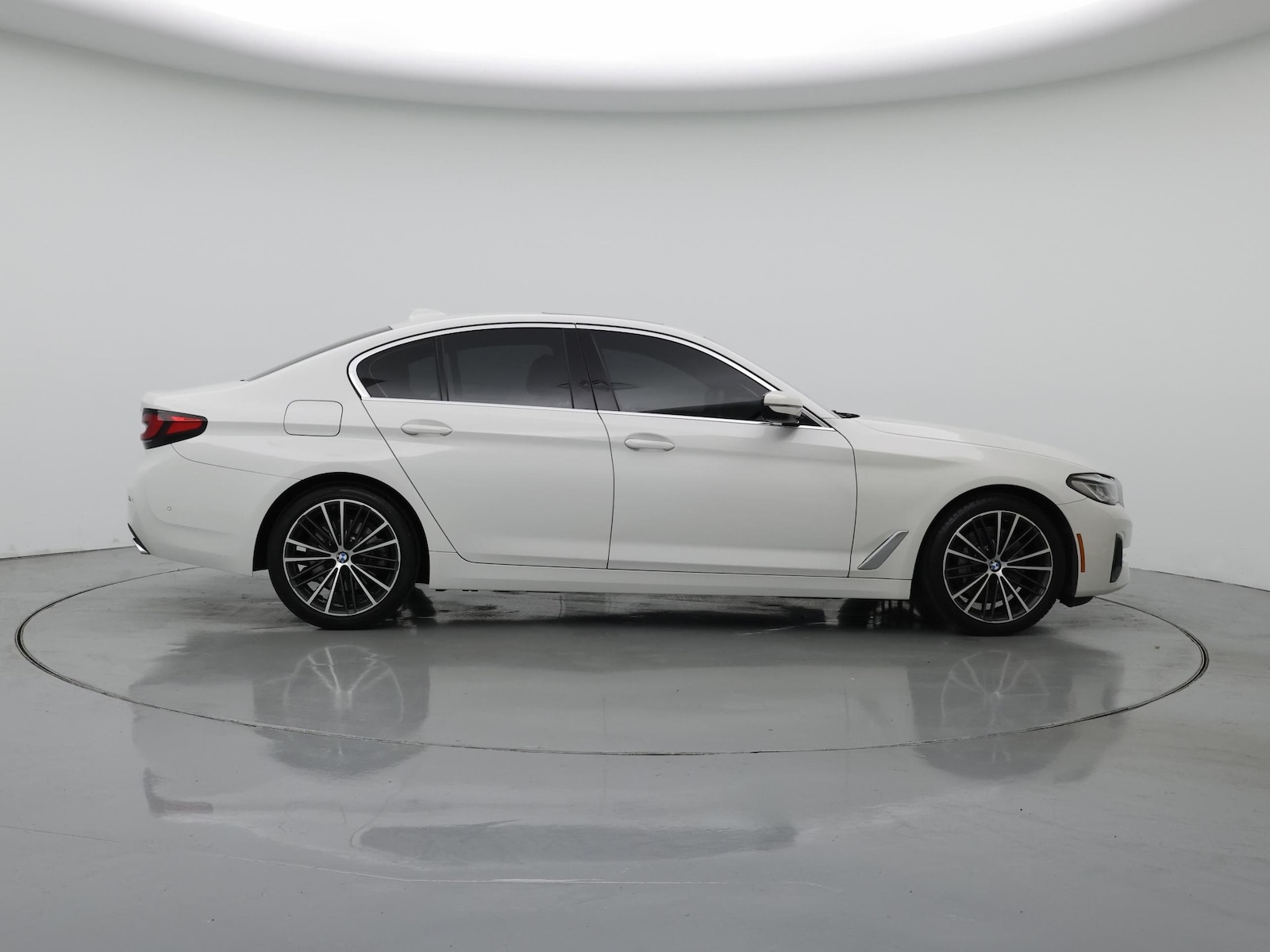 2023 BMW 5 Series 530i - Photo 8