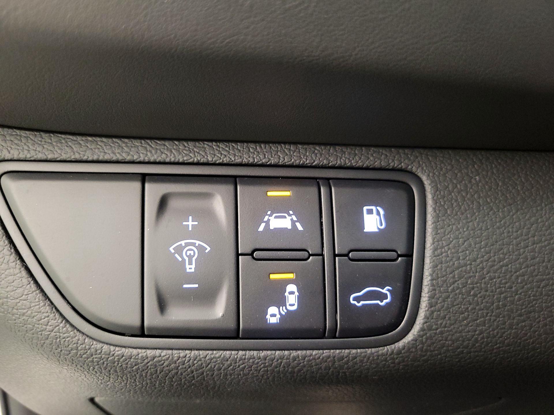 Thumbnail: 2020 Genesis G70 - 13