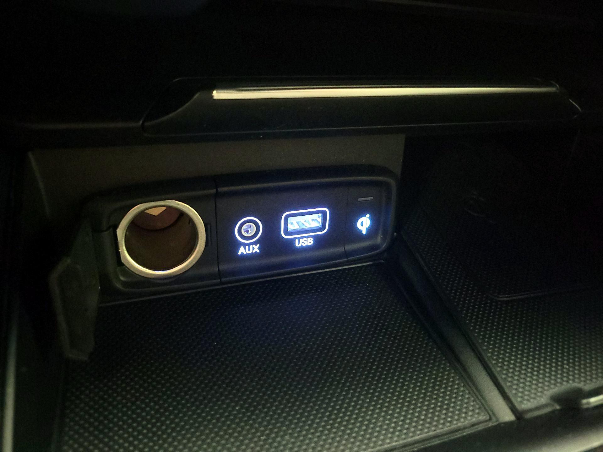 Thumbnail: 2020 Genesis G70 - 19