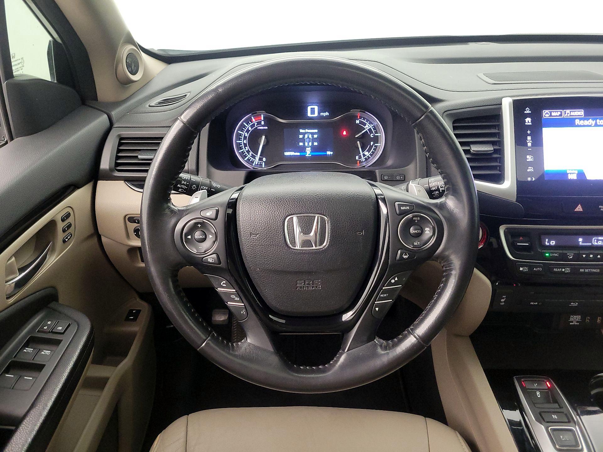 Thumbnail: 2017 Honda Pilot - 10
