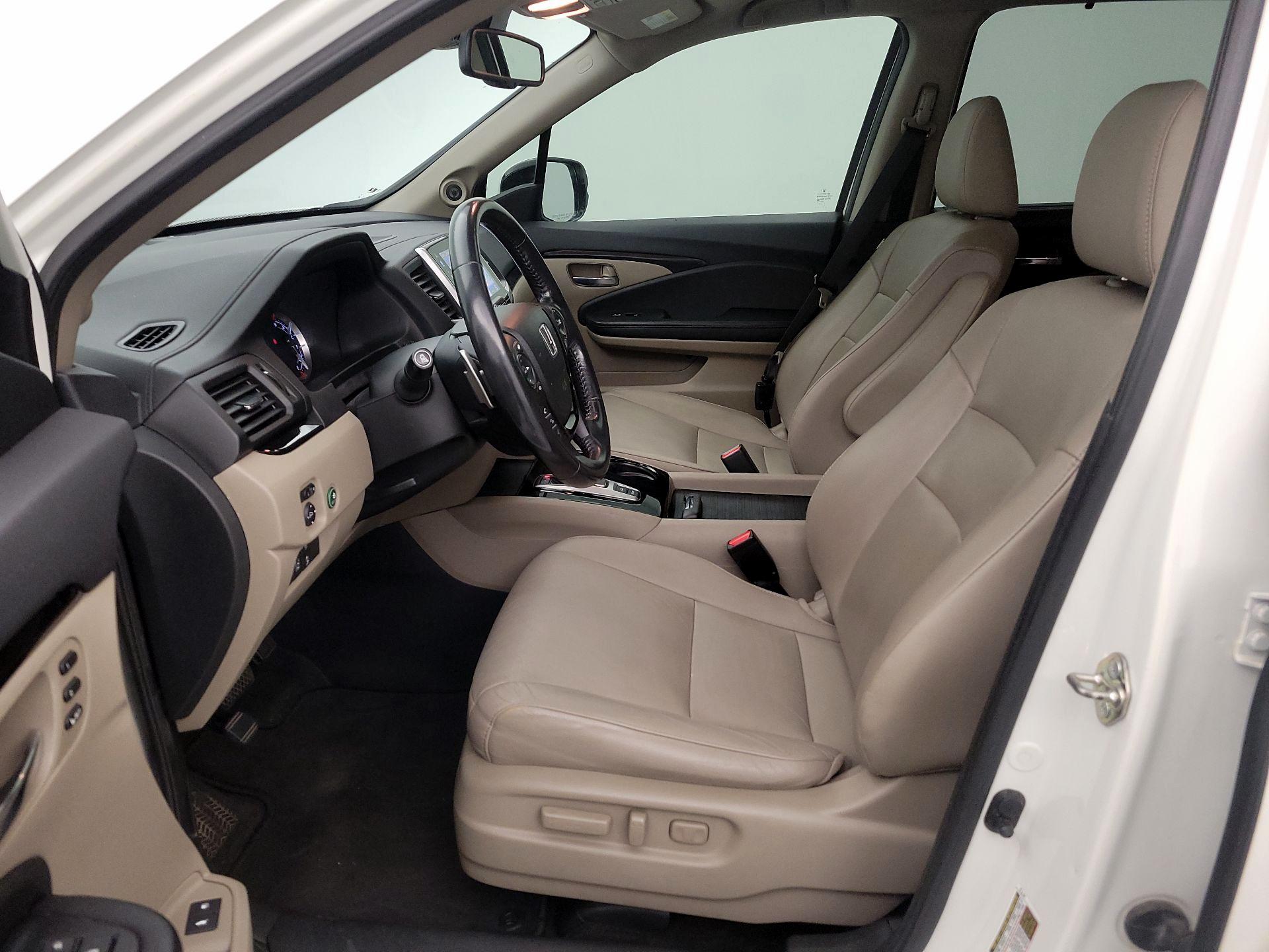 Thumbnail: 2017 Honda Pilot - 11