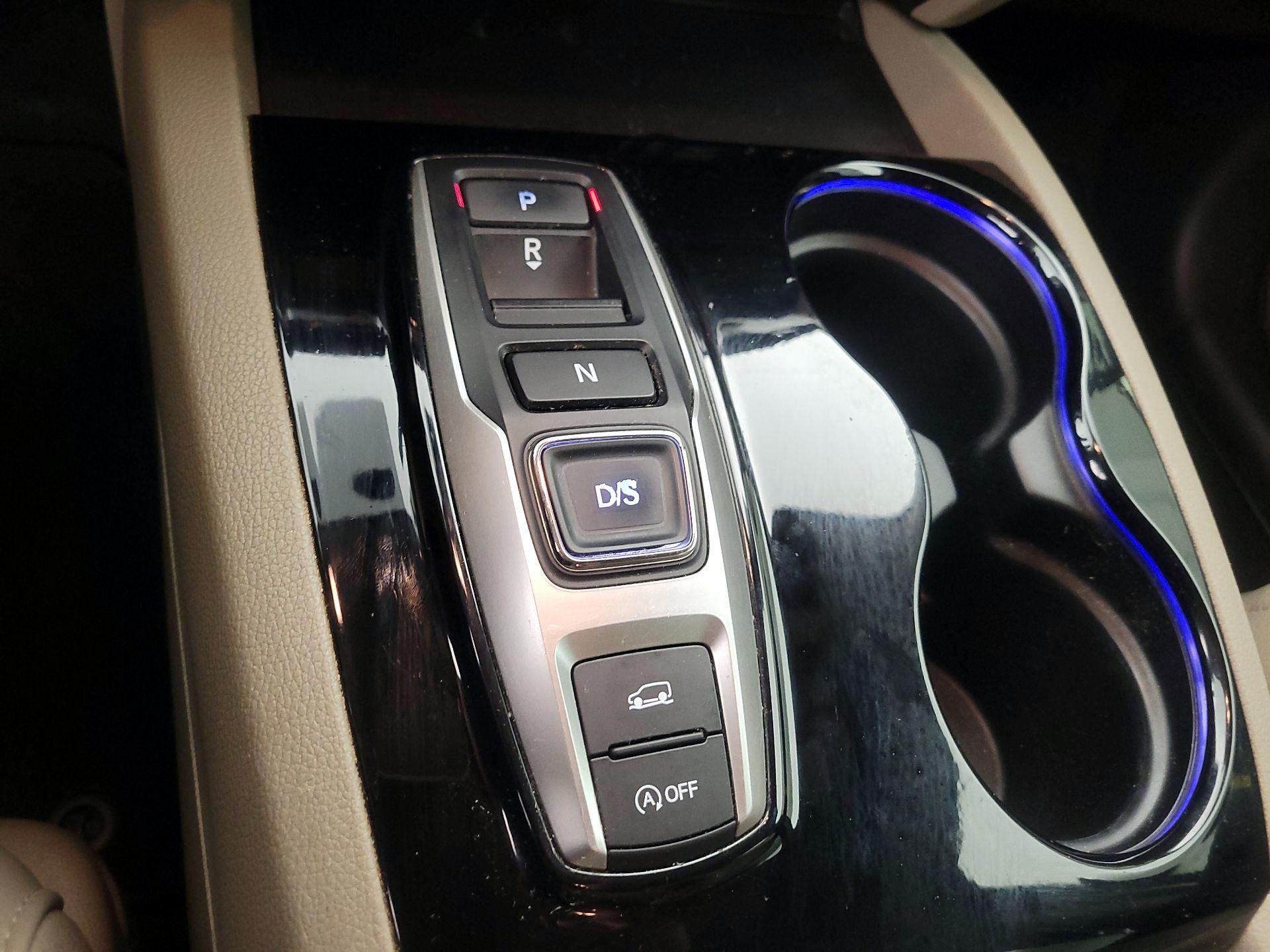 Thumbnail: 2017 Honda Pilot - 18