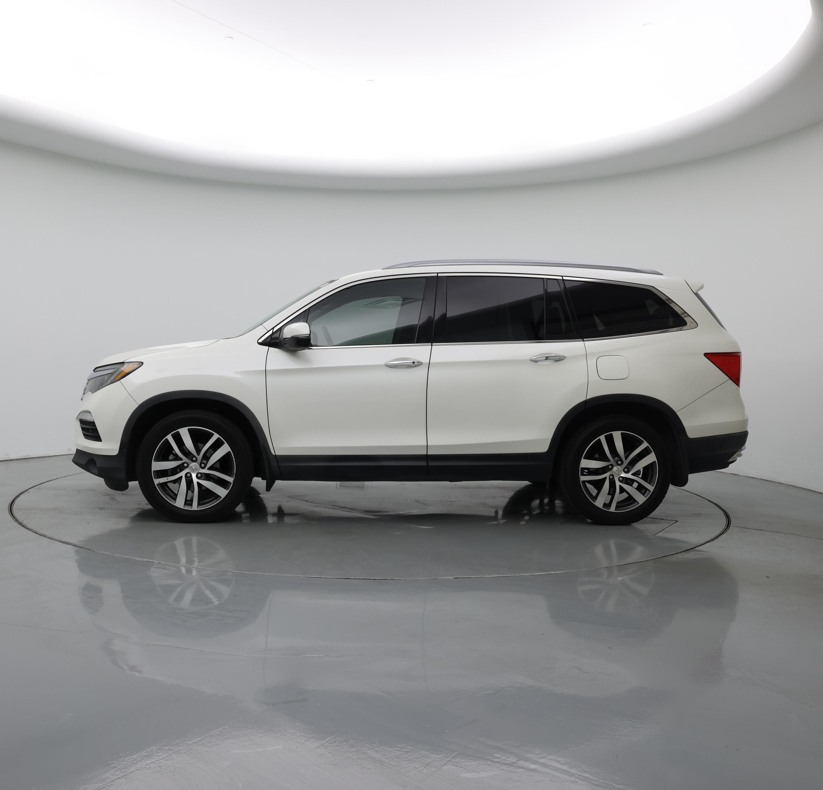 Thumbnail: 2017 Honda Pilot - 3
