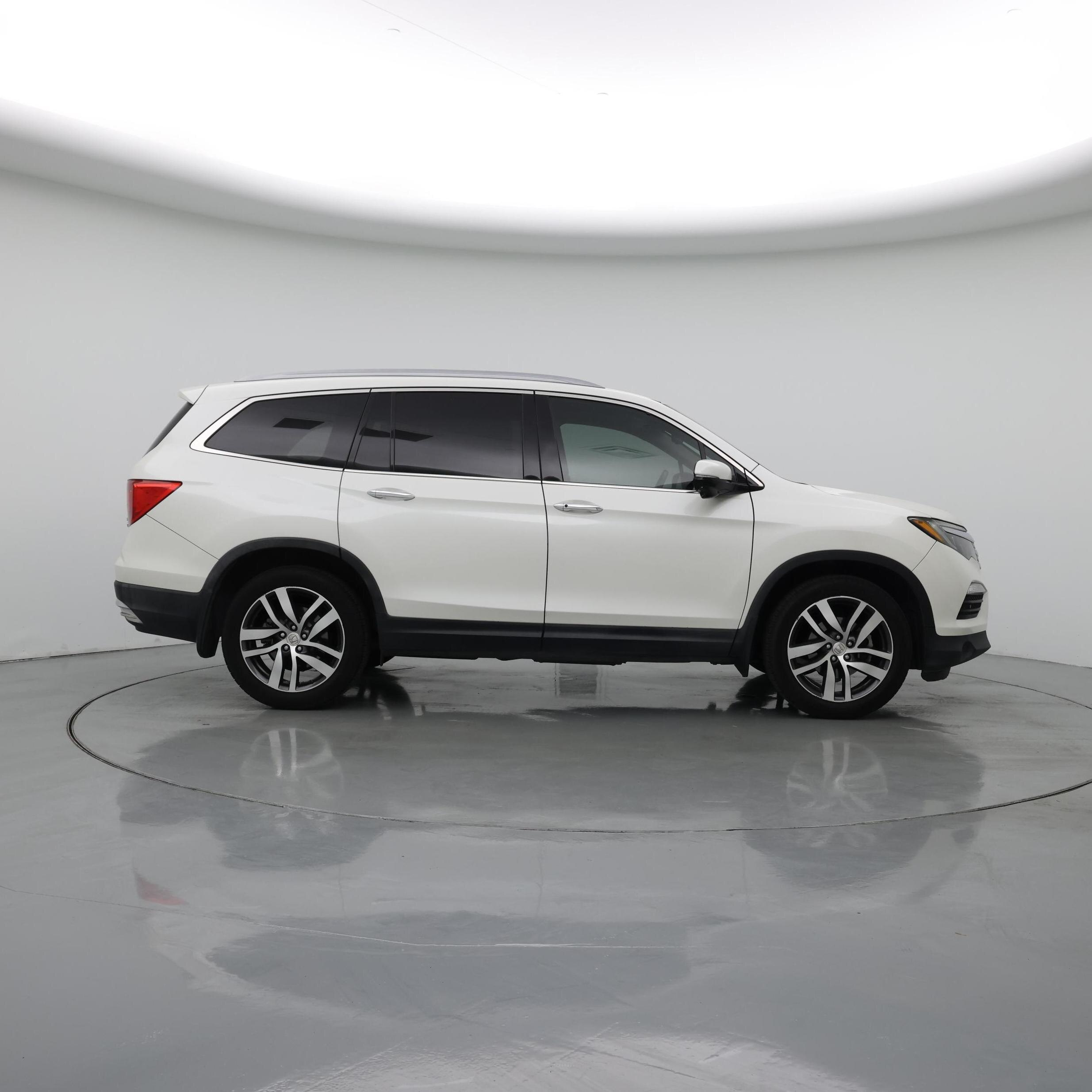 Thumbnail: 2017 Honda Pilot - 7