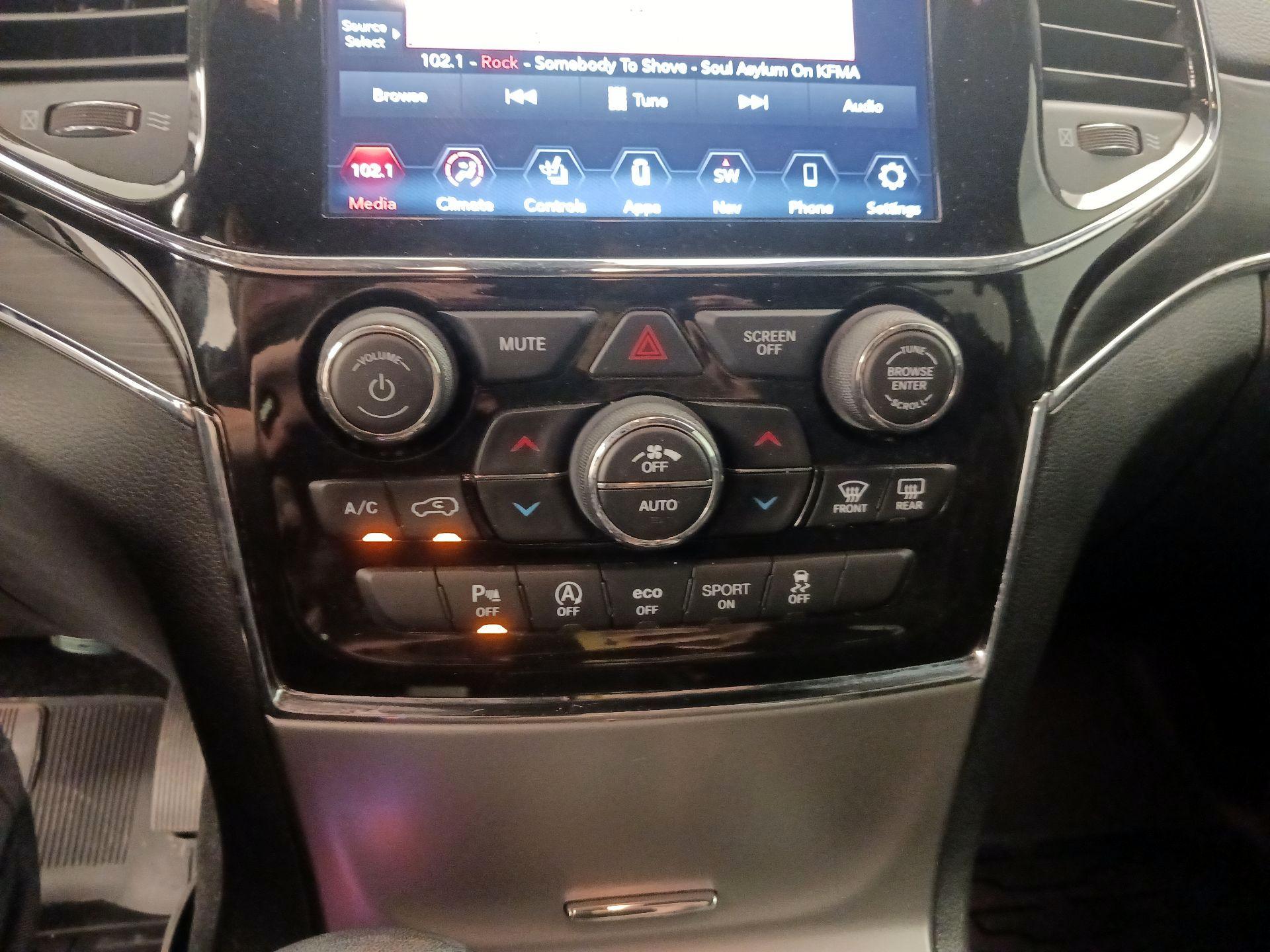 Thumbnail: 2021 Jeep Grand Cherokee - 17