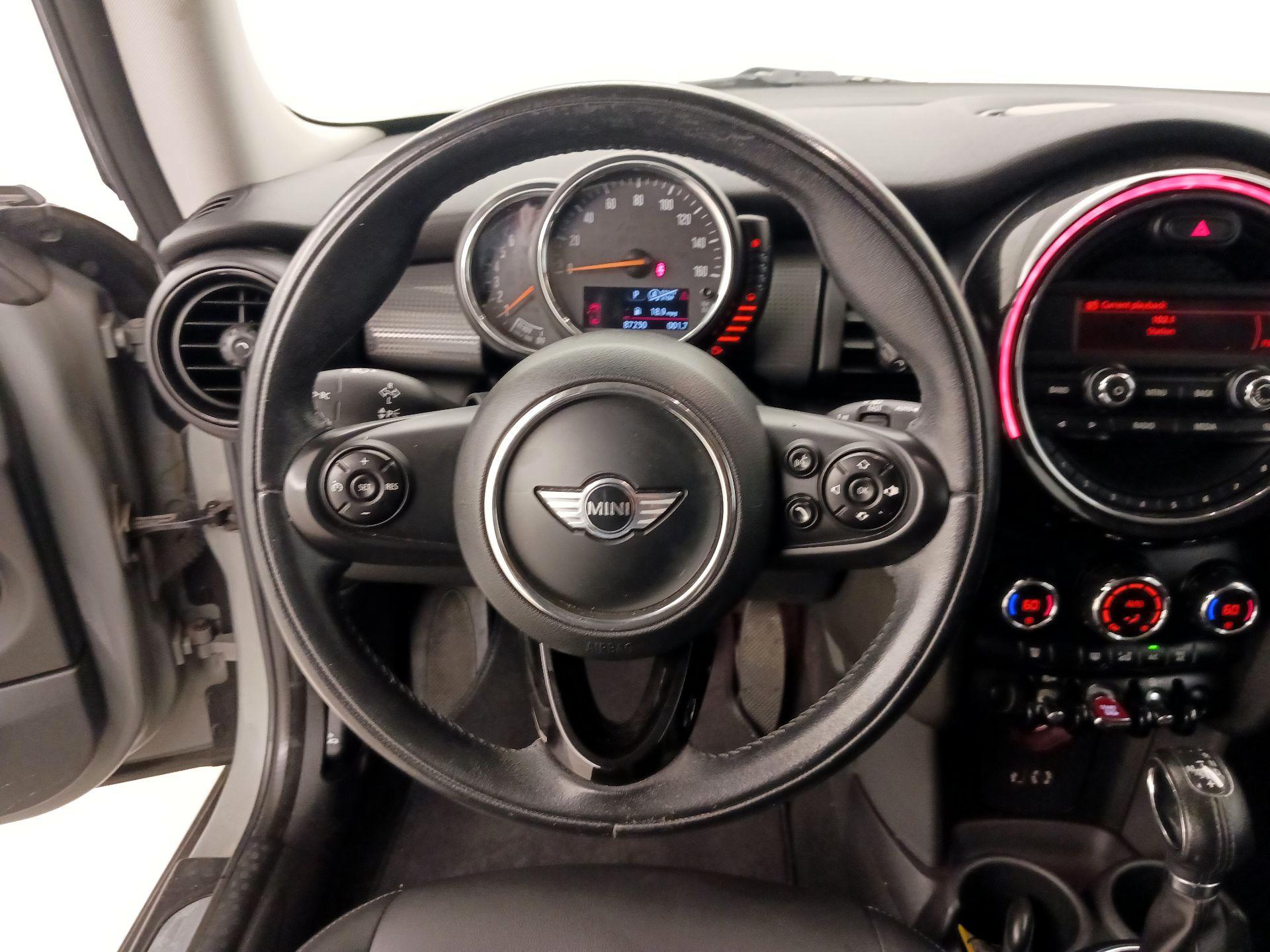 Thumbnail: 2015 MINI Cooper Hardtop - 10