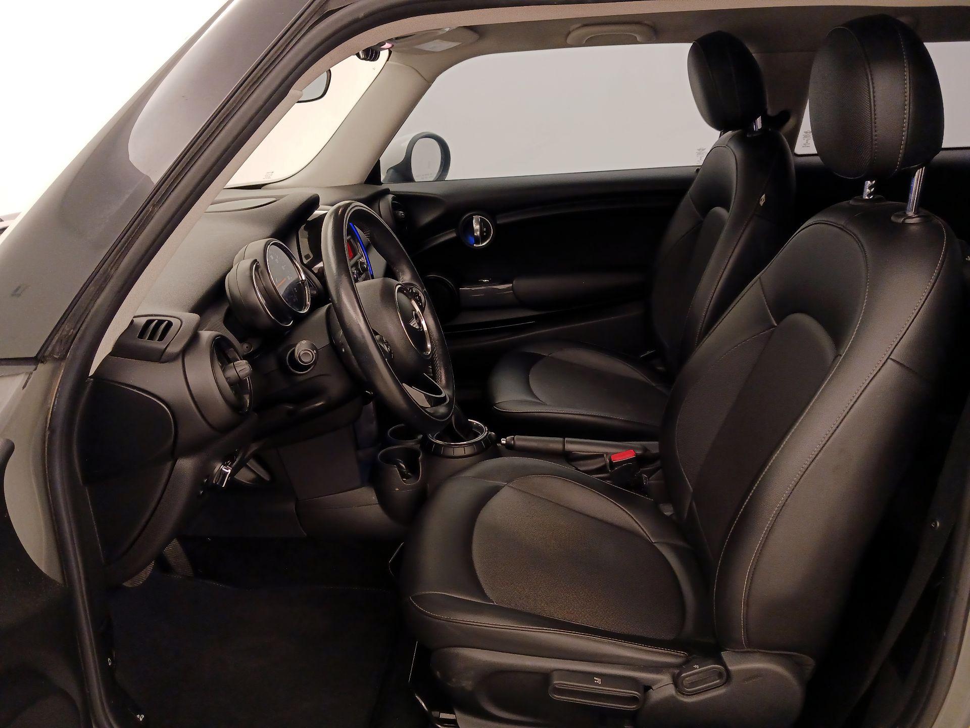 Thumbnail: 2015 MINI Cooper Hardtop - 11