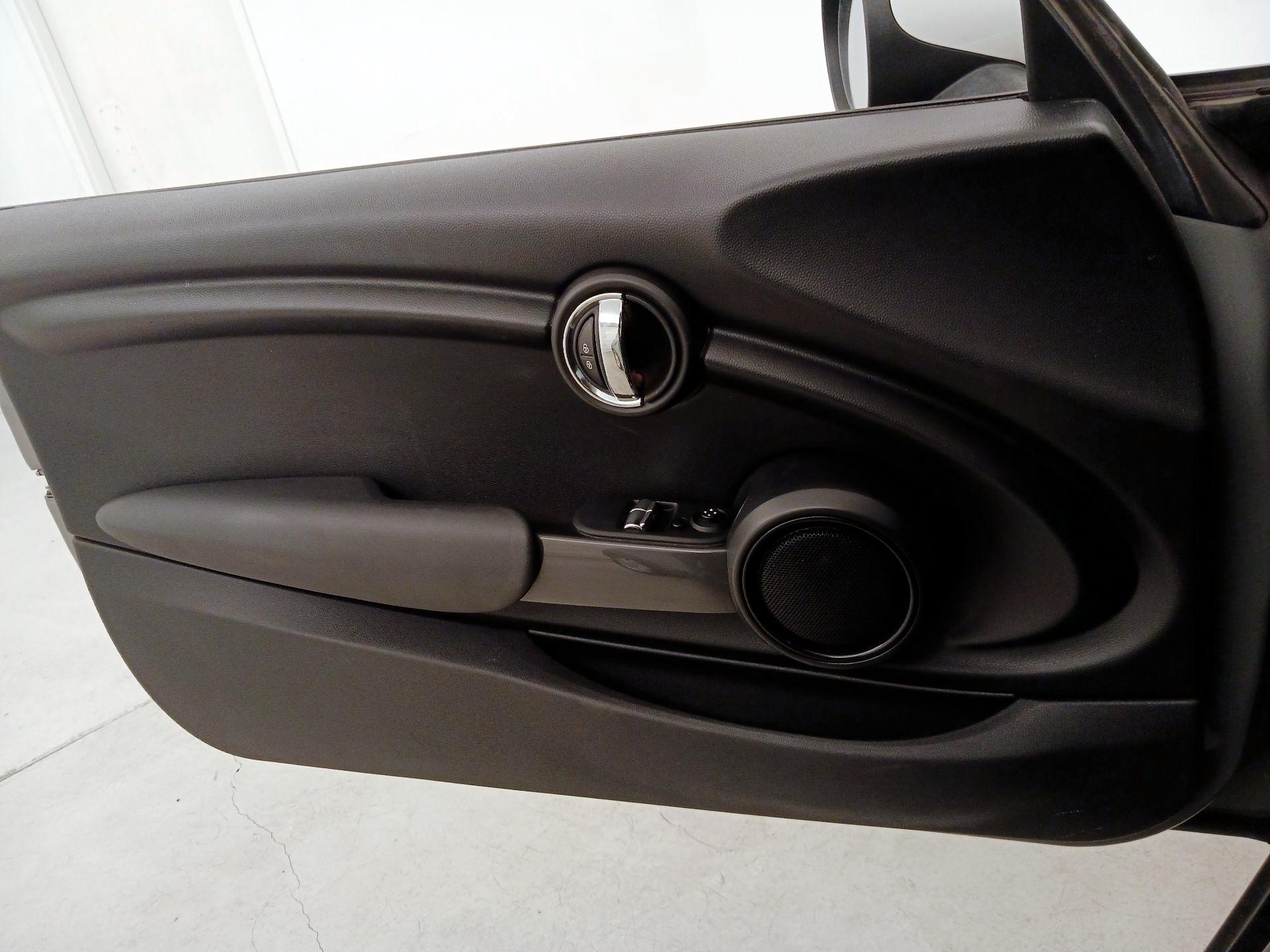 Thumbnail: 2015 MINI Cooper Hardtop - 12