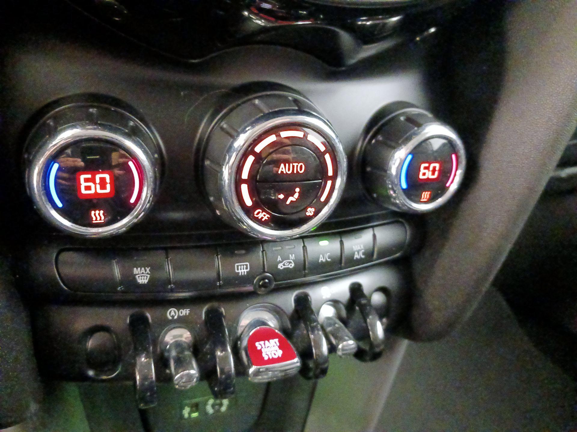 Thumbnail: 2015 MINI Cooper Hardtop - 15