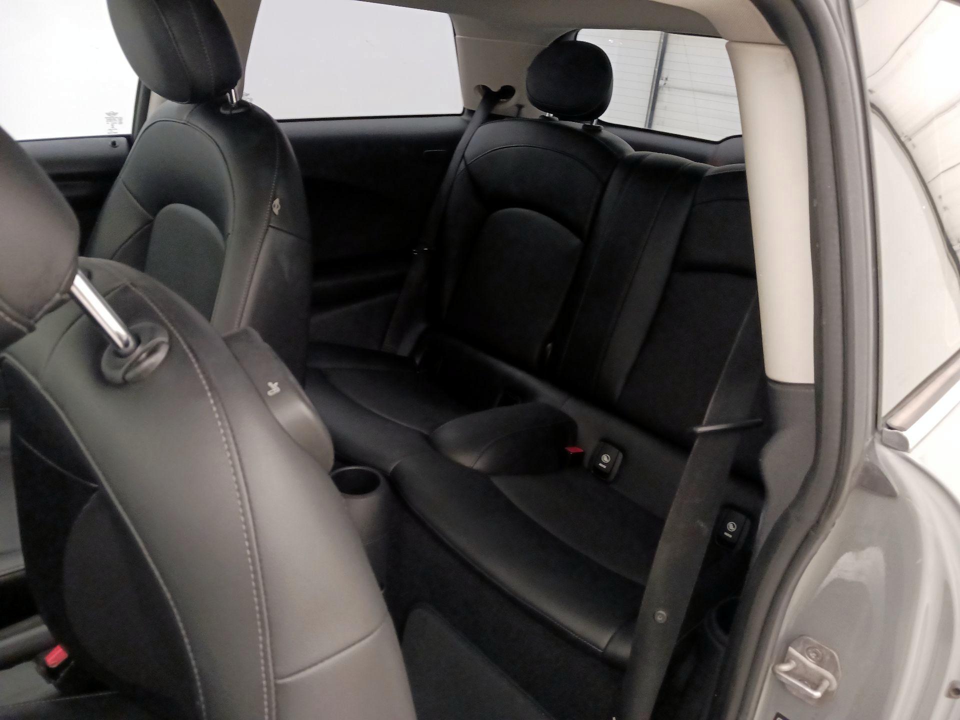 Thumbnail: 2015 MINI Cooper Hardtop - 18