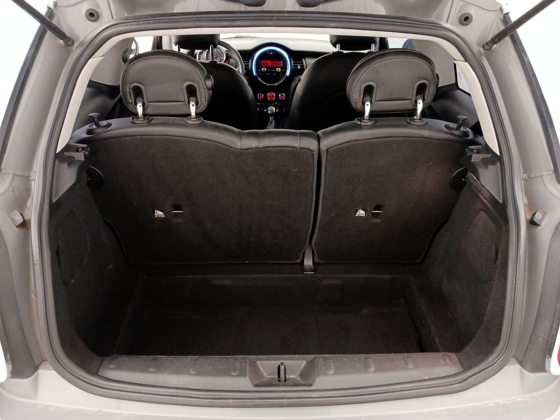 Thumbnail: 2015 MINI Cooper Hardtop - 19