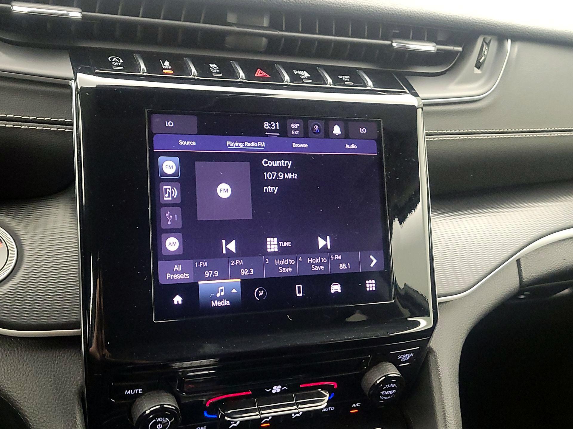 Thumbnail: 2023 Jeep Grand Cherokee - 15