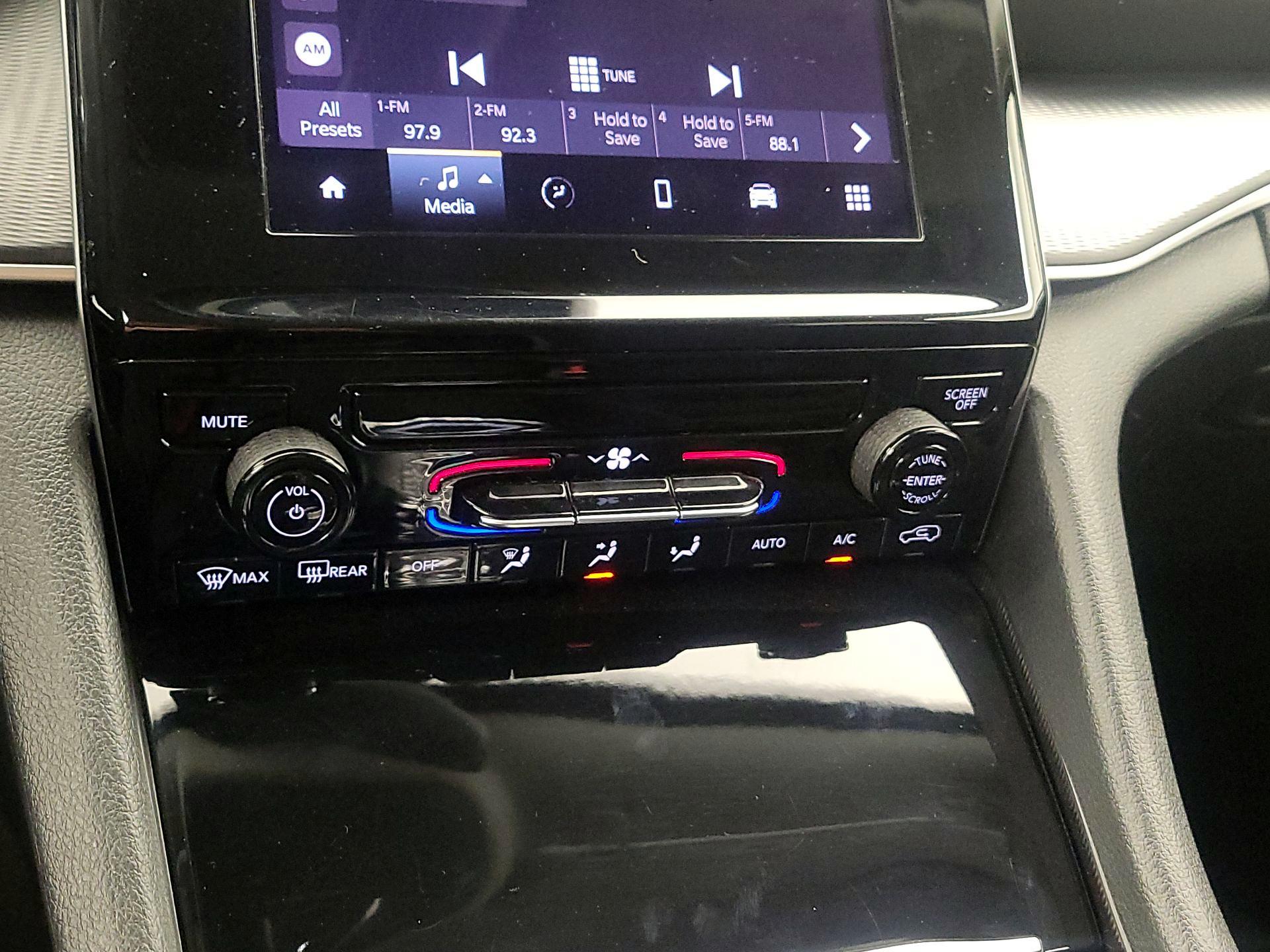 Thumbnail: 2023 Jeep Grand Cherokee - 16