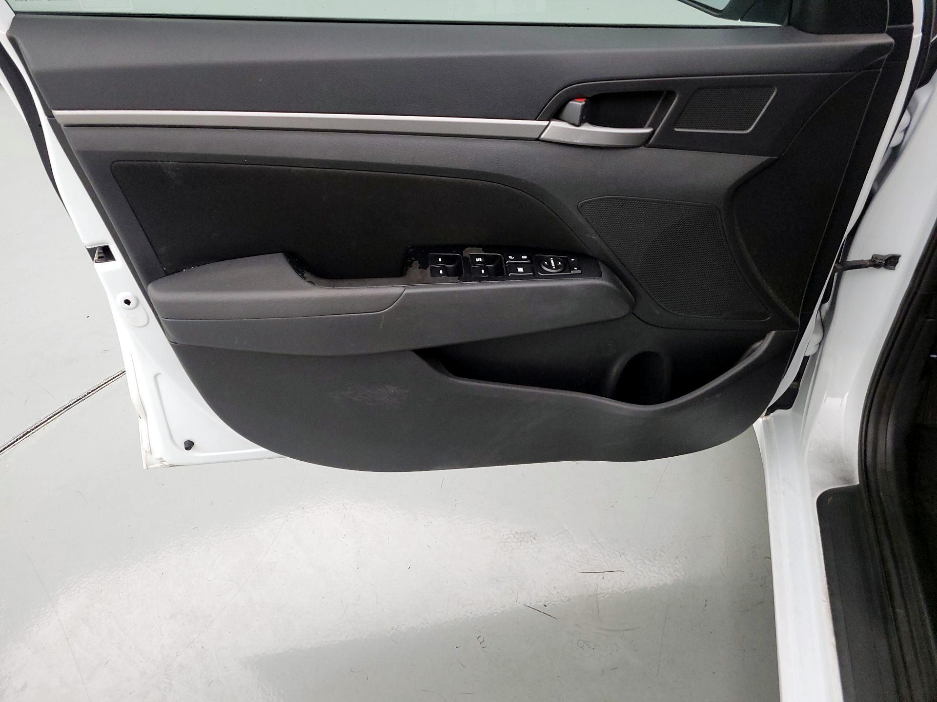 Thumbnail: 2018 Hyundai Elantra - 12