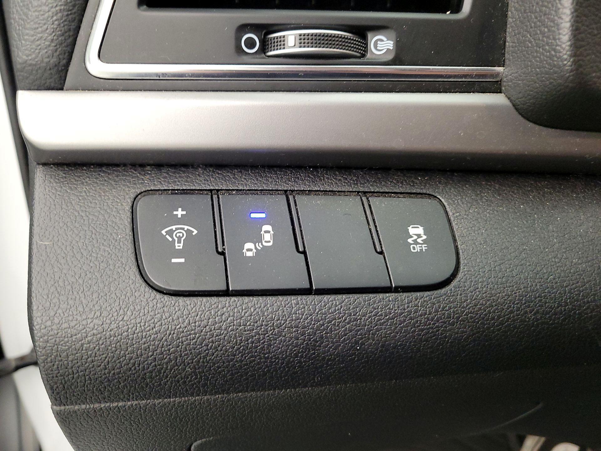 Thumbnail: 2018 Hyundai Elantra - 13