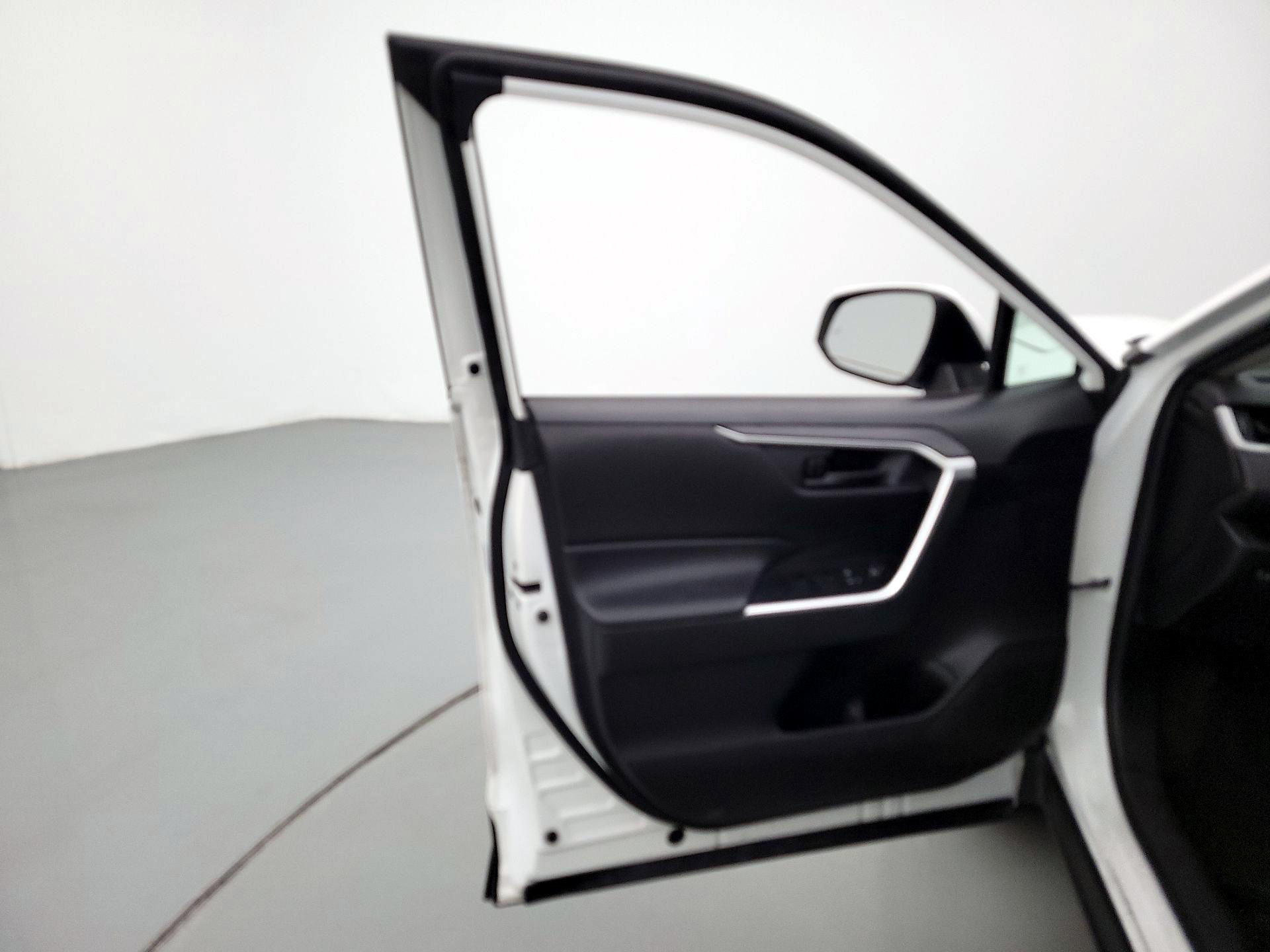 Thumbnail: 2020 Toyota RAV4 - 12
