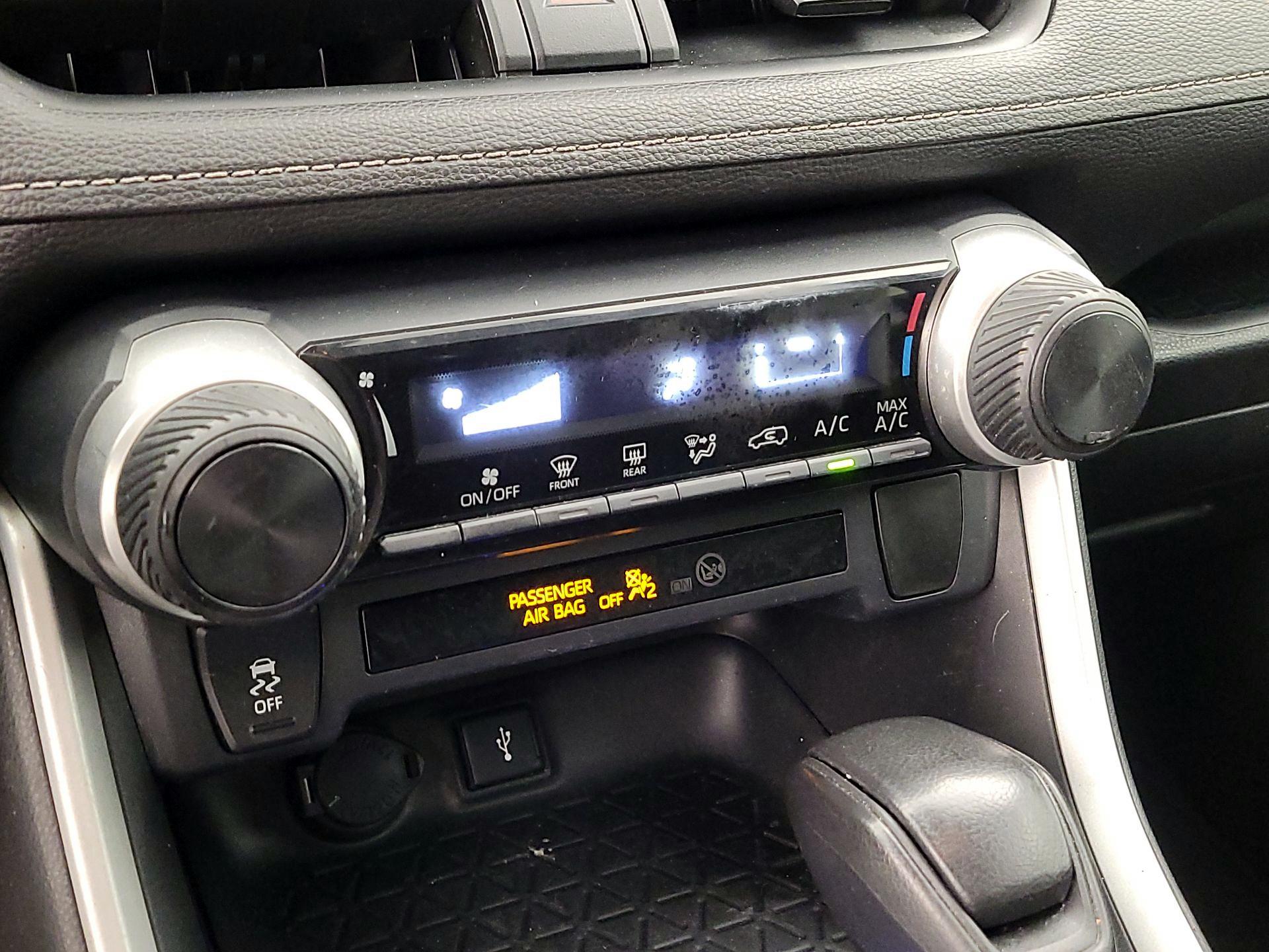 Thumbnail: 2020 Toyota RAV4 - 16
