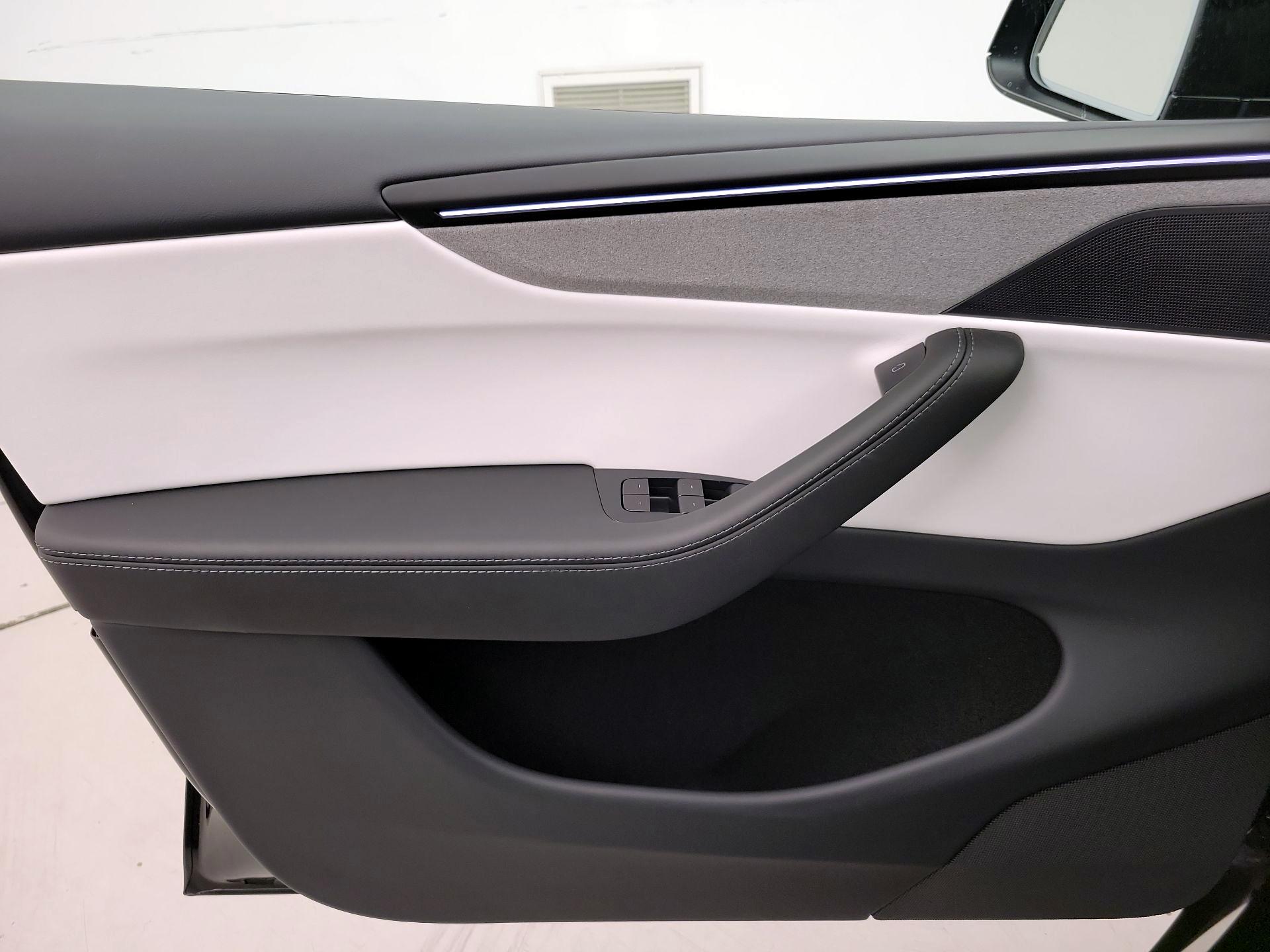 Thumbnail: 2026 Tesla Model Y - 12