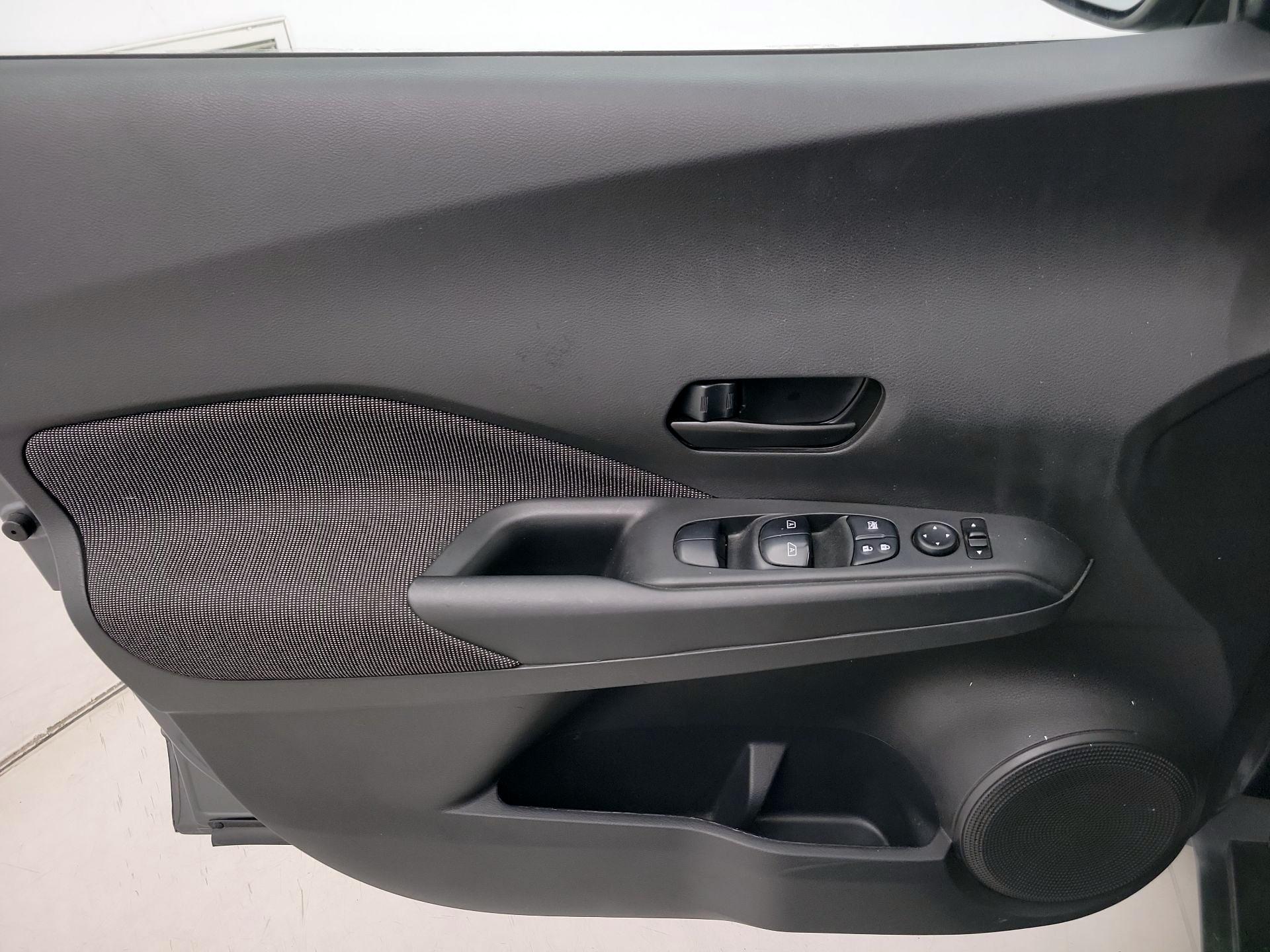 Thumbnail: 2018 Nissan Kicks - 12