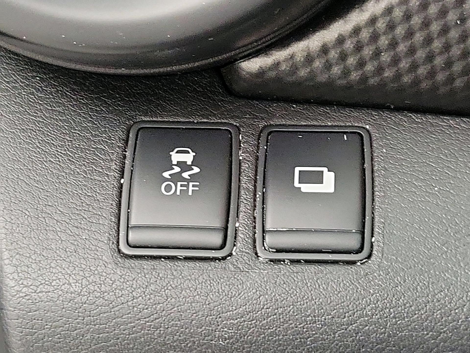 Thumbnail: 2018 Nissan Kicks - 13