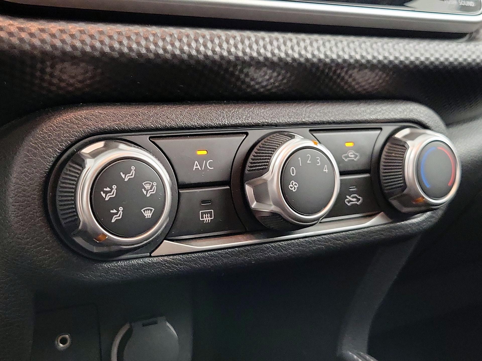 Thumbnail: 2018 Nissan Kicks - 16