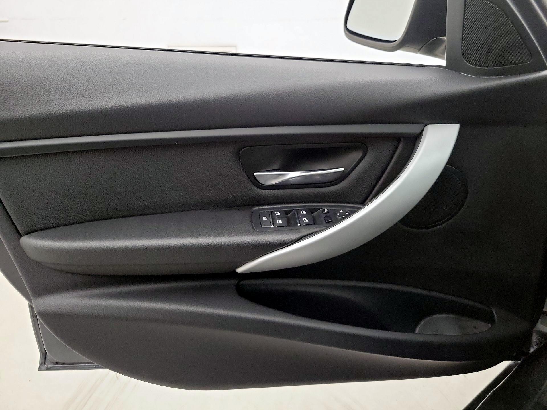 Thumbnail: 2018 BMW 3 Series - 12