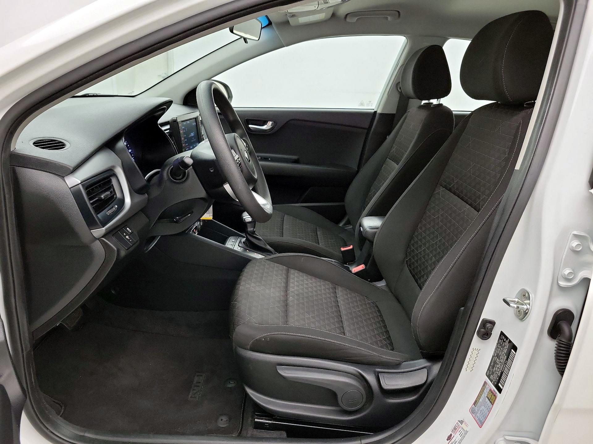 Thumbnail: 2020 Kia Rio - 11