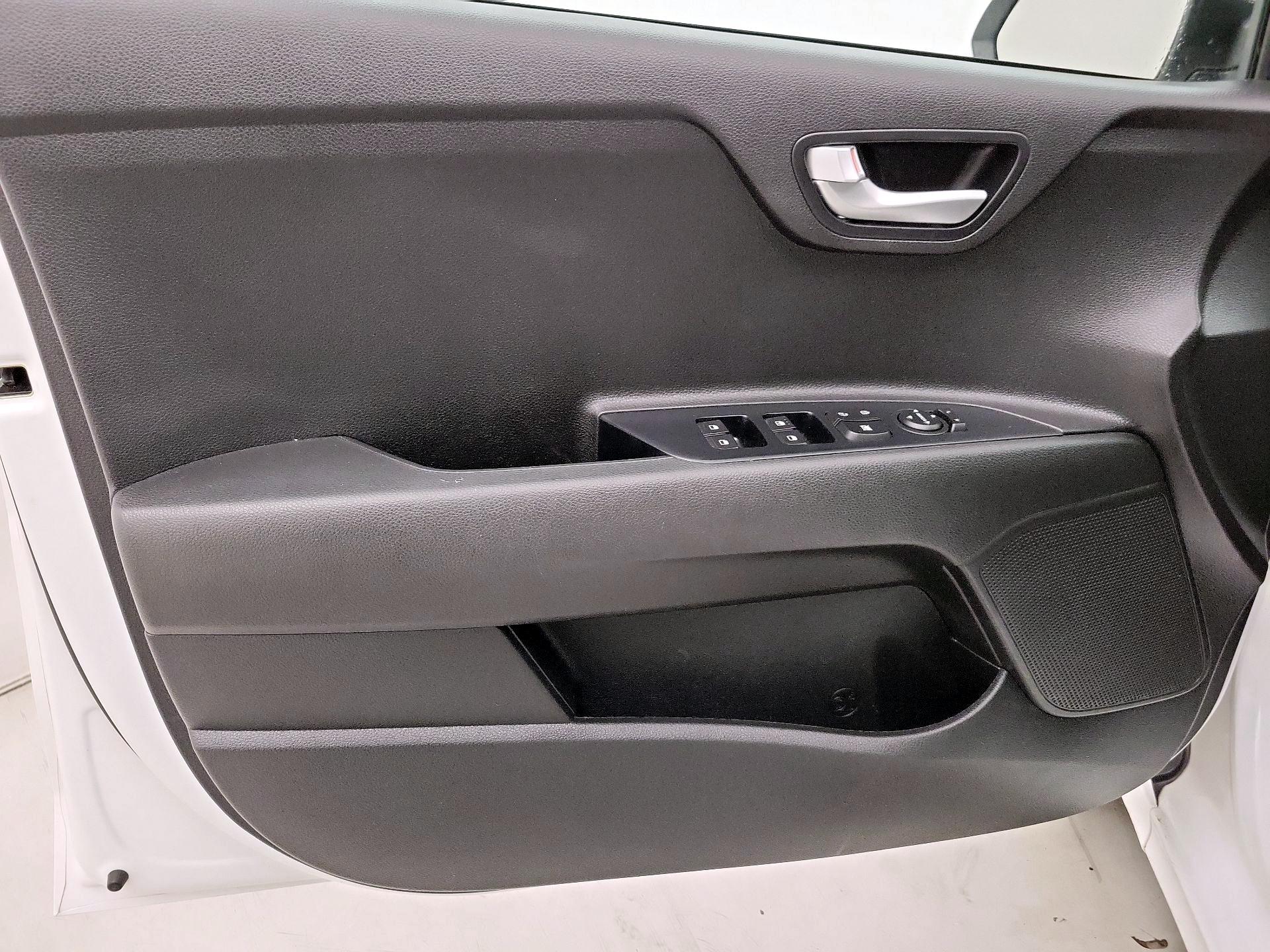 Thumbnail: 2020 Kia Rio - 12