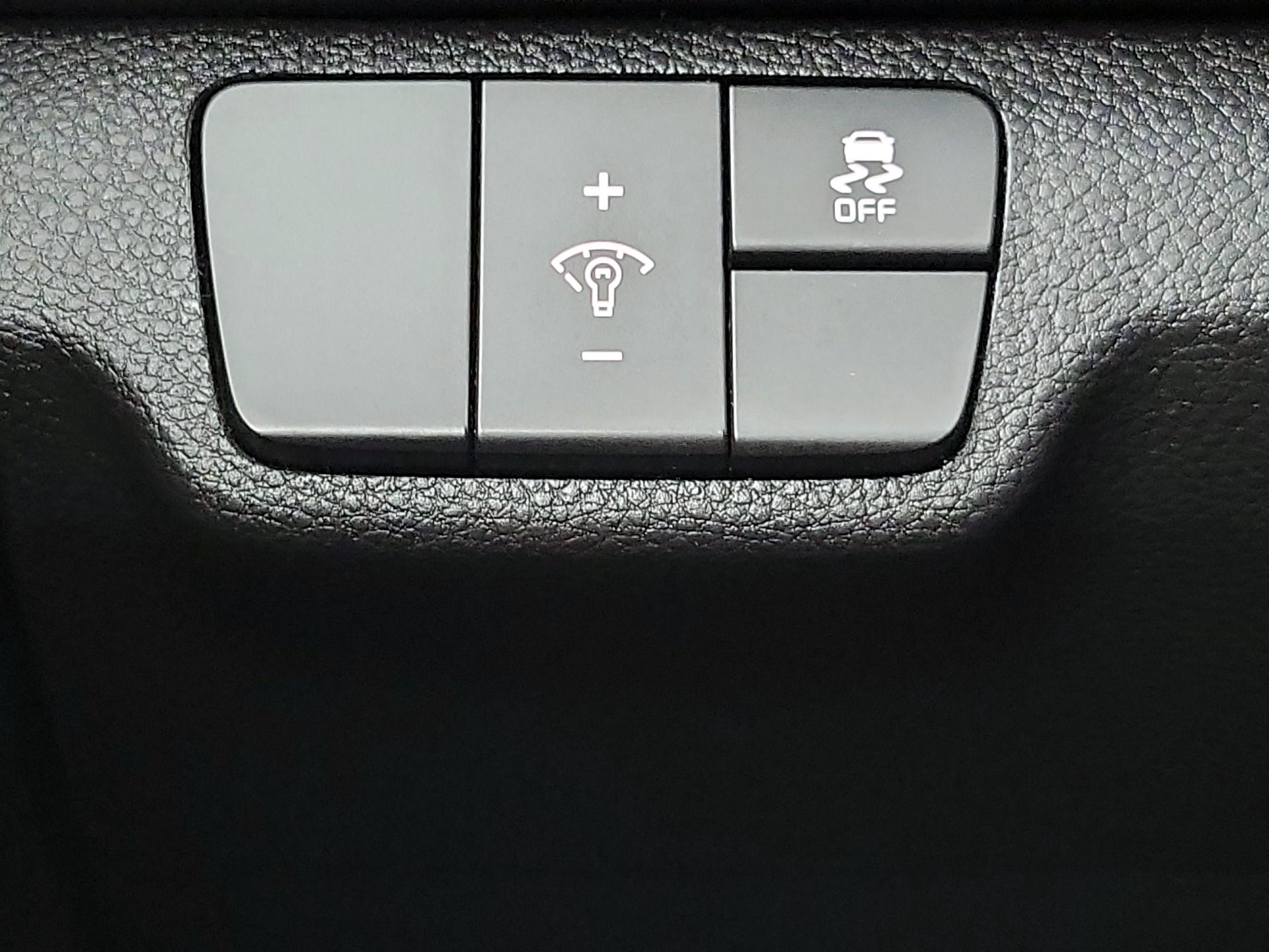 Thumbnail: 2020 Kia Rio - 13