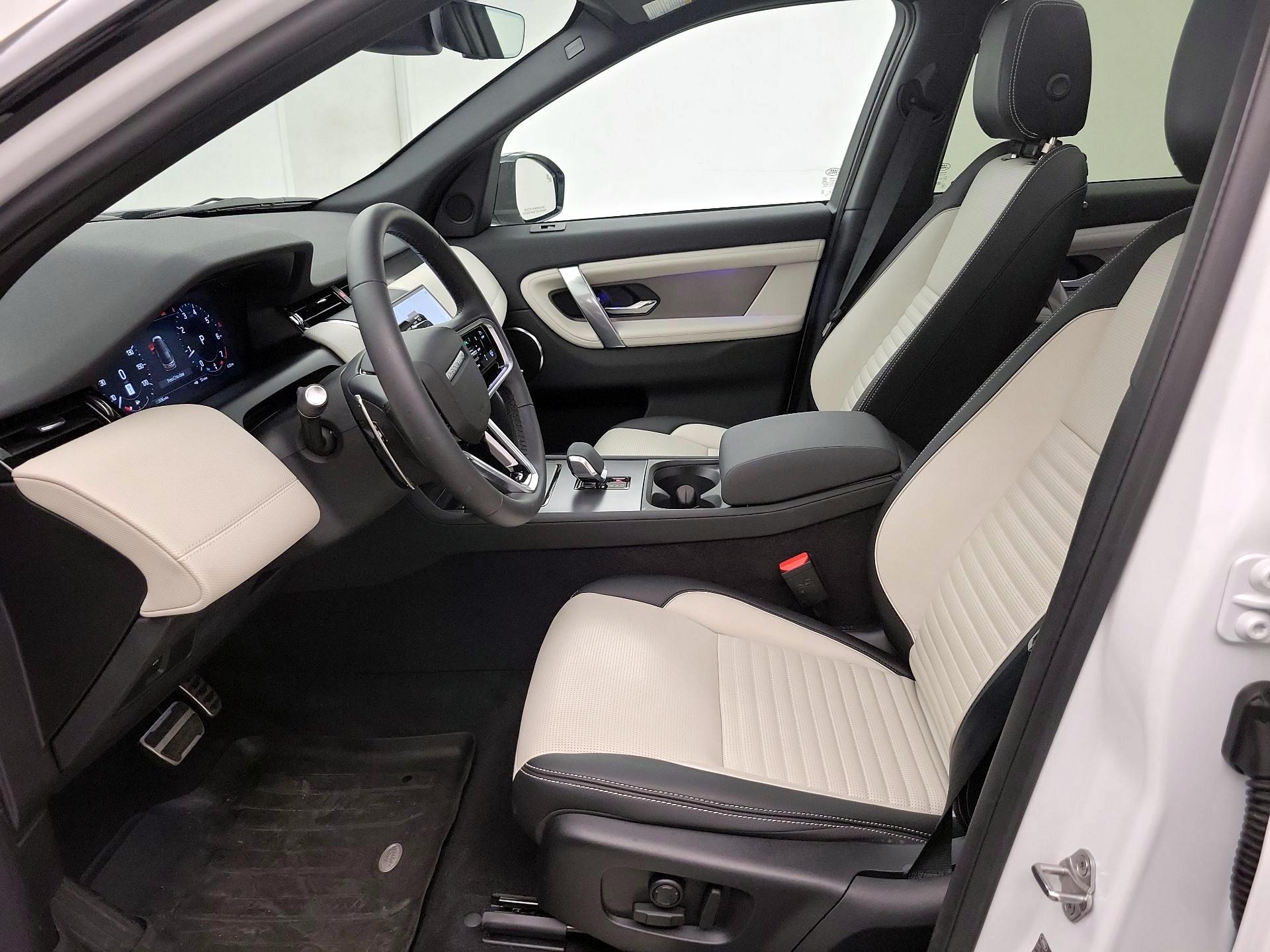 Thumbnail: 2025 Land Rover Discovery Sport - 11