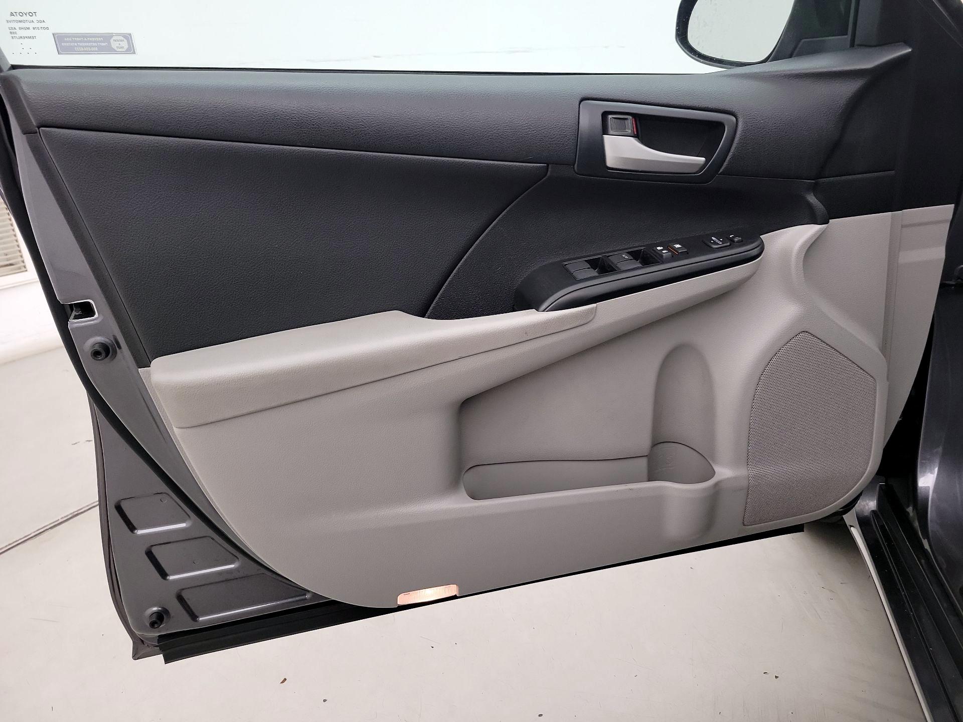 Thumbnail: 2014 Toyota Camry - 12