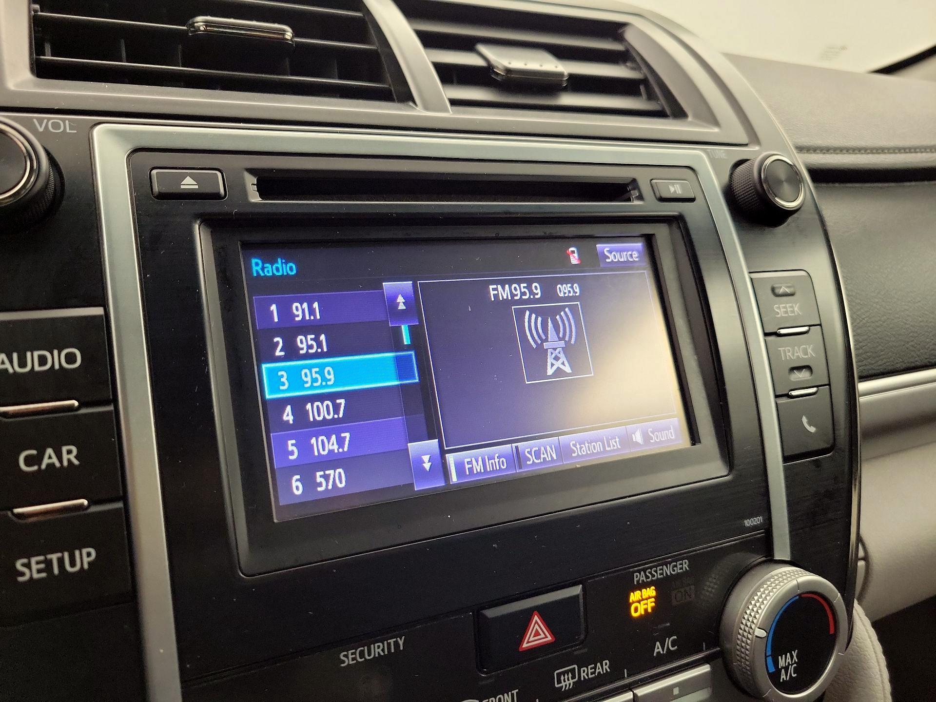 Thumbnail: 2014 Toyota Camry - 15