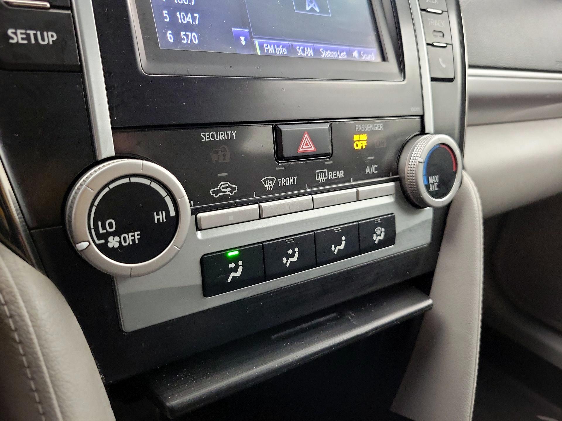 Thumbnail: 2014 Toyota Camry - 16