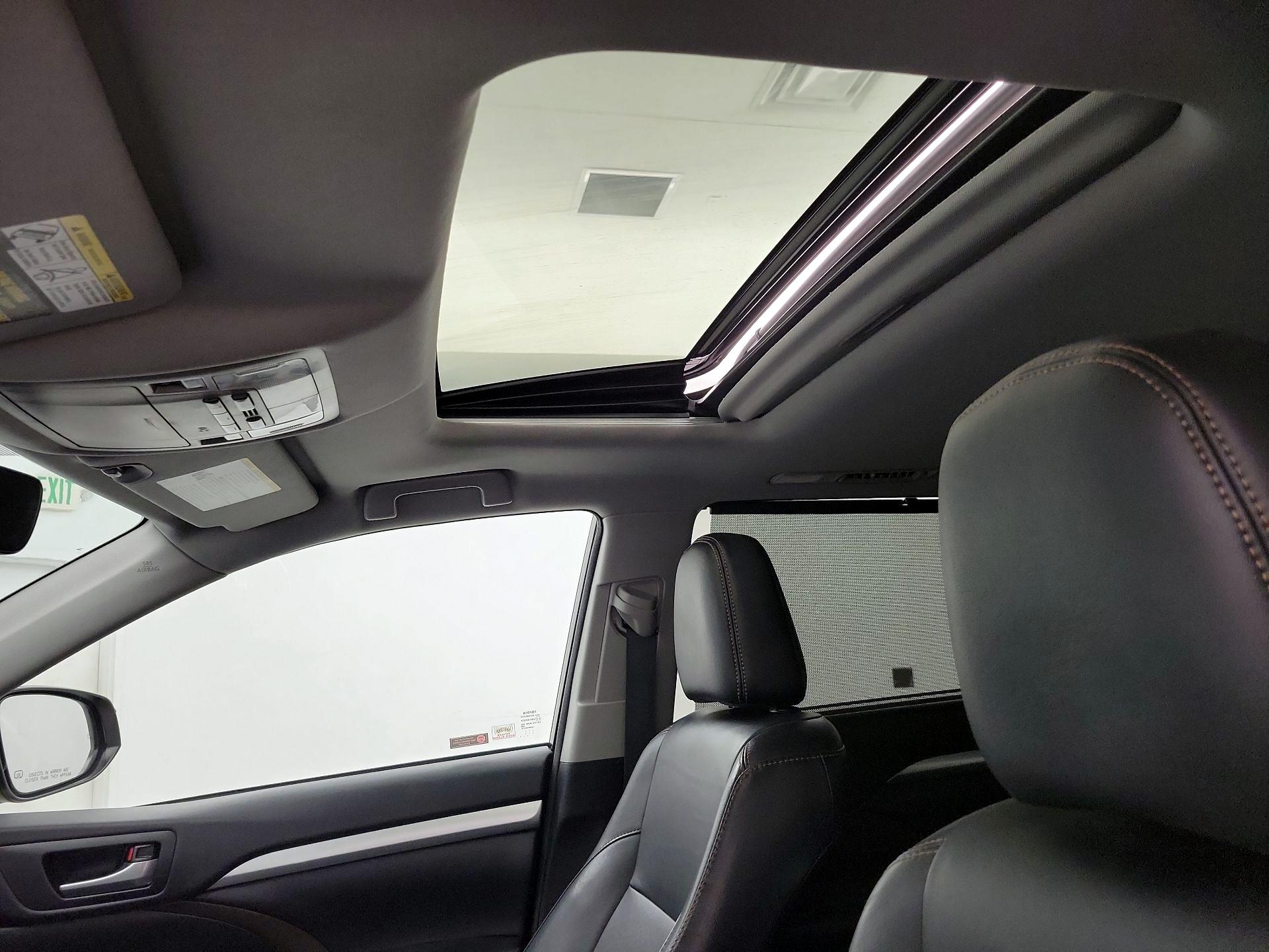 Thumbnail: 2017 Toyota Highlander - 20