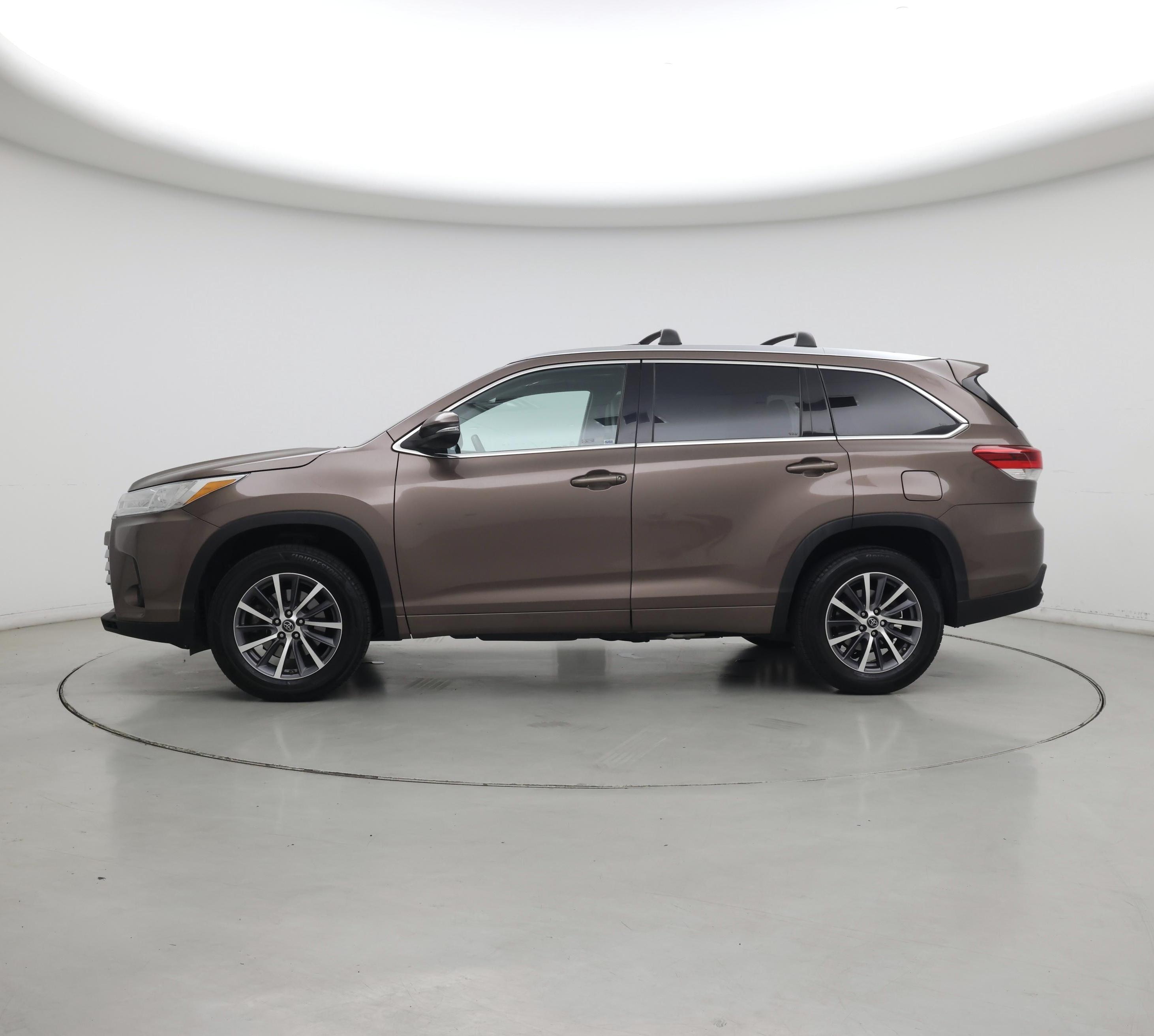 Thumbnail: 2017 Toyota Highlander - 3