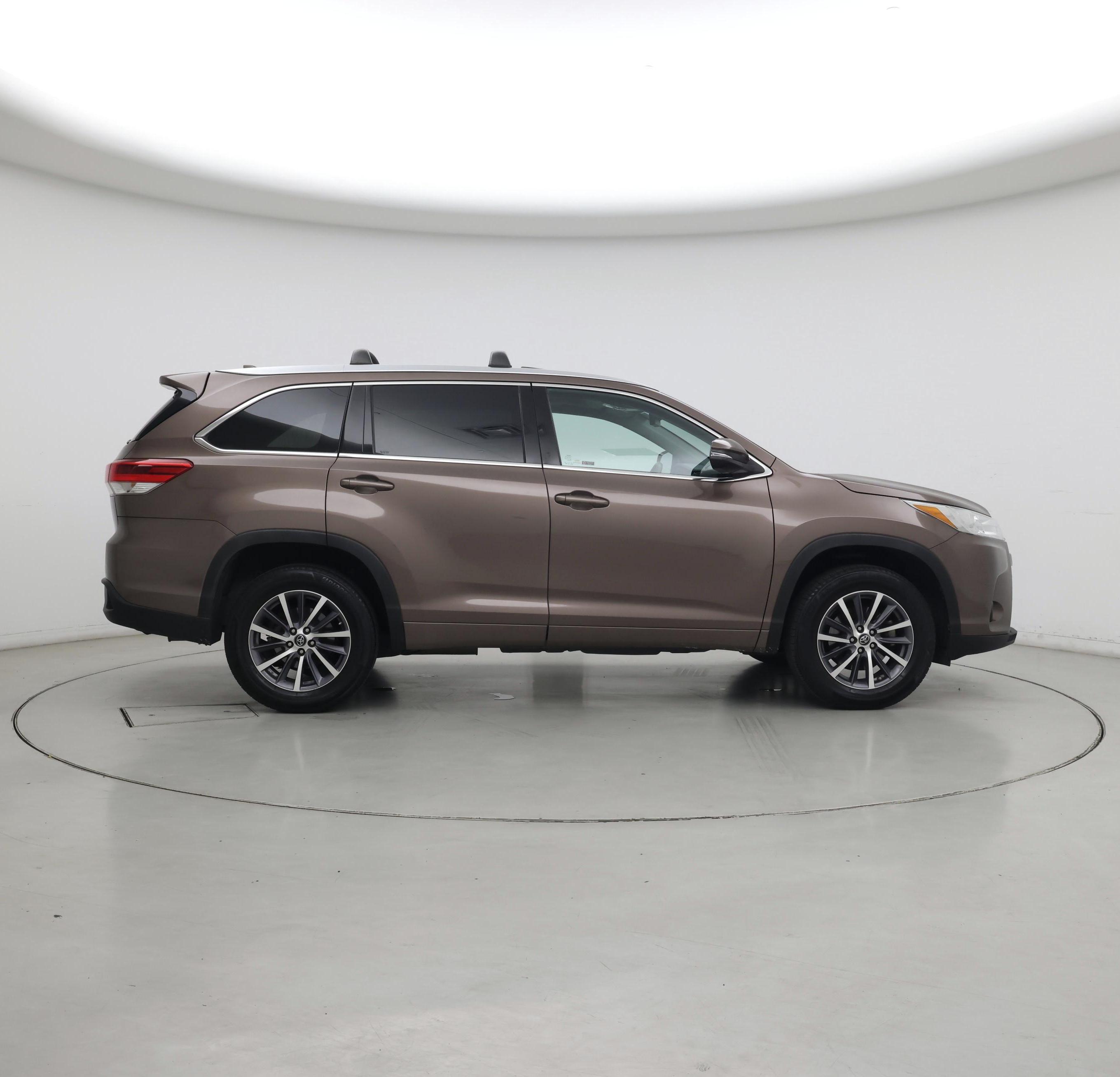 Thumbnail: 2017 Toyota Highlander - 7