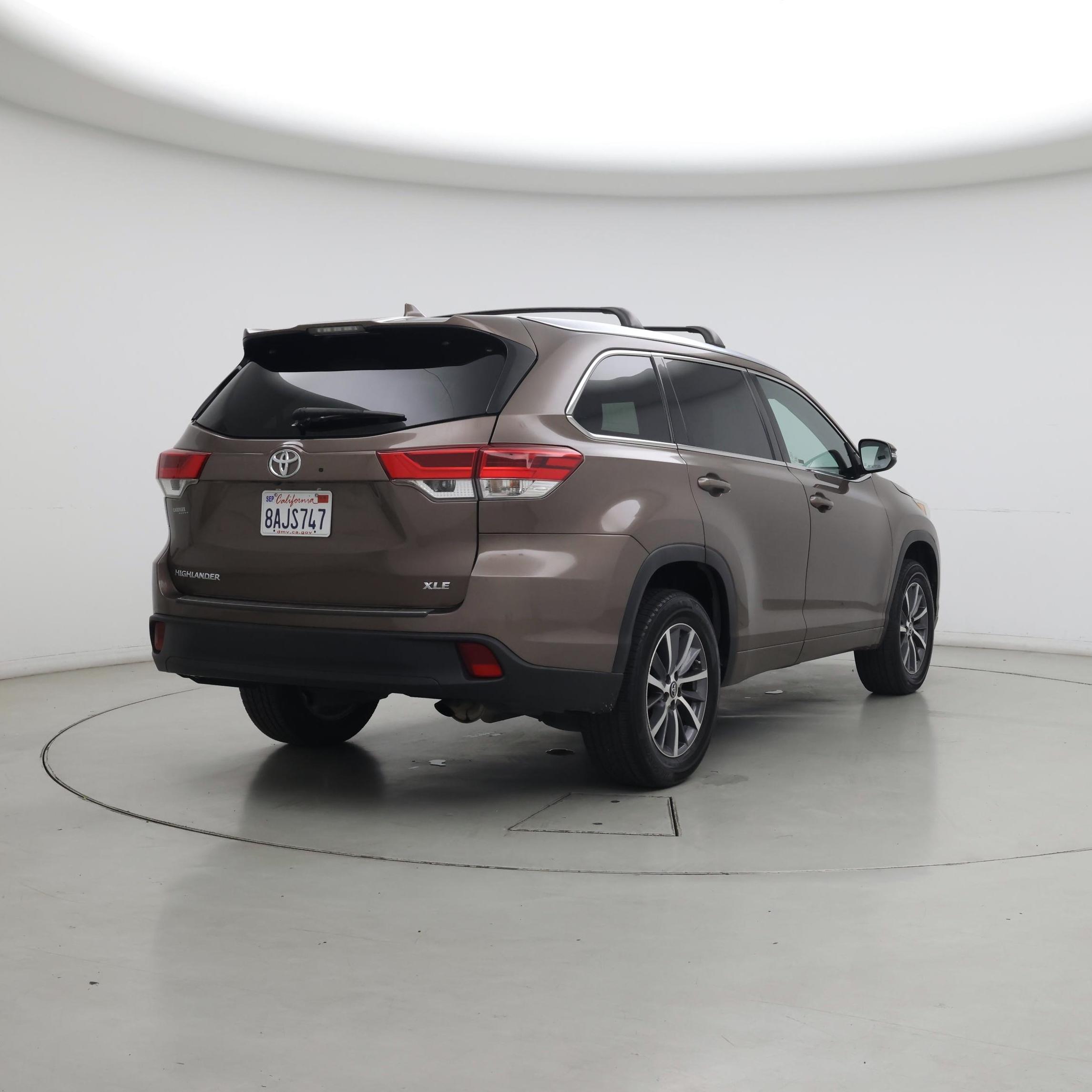 Thumbnail: 2017 Toyota Highlander - 8