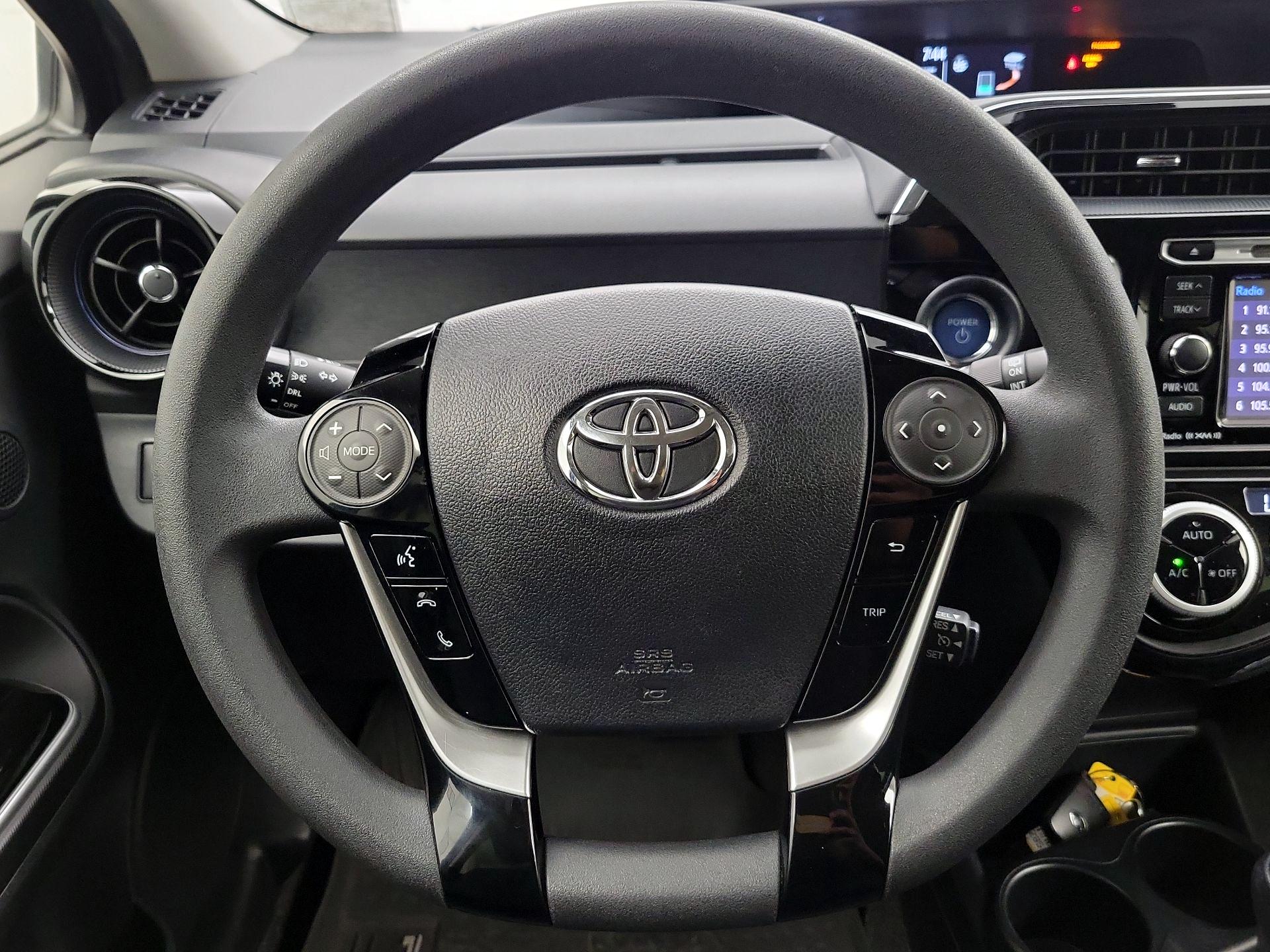 Thumbnail: 2018 Toyota Prius c - 10